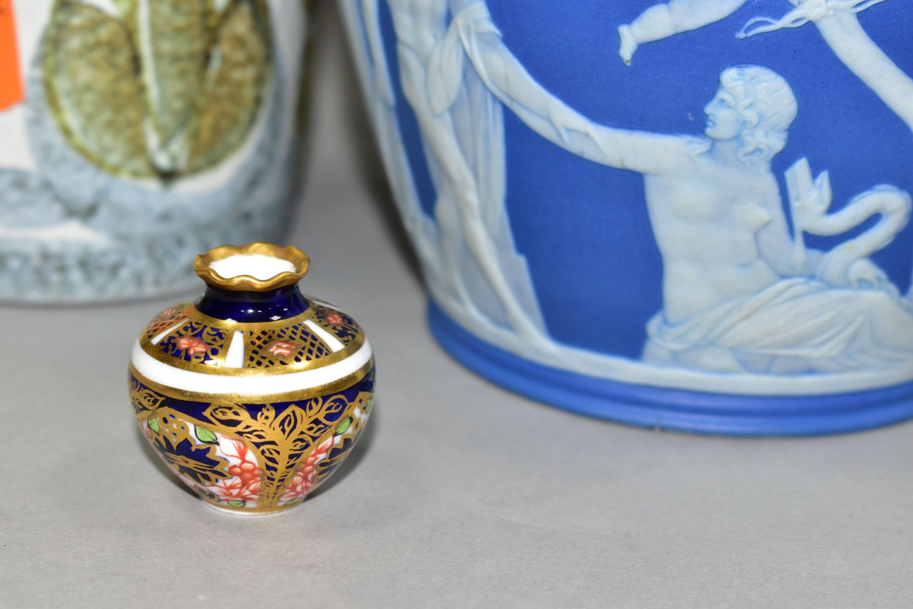 A ROYAL CROWN DERBY IMARI MINIATURE SQUAT BALUSTER VASE, wavy rim, printed marks, date cypher for - Image 2 of 9