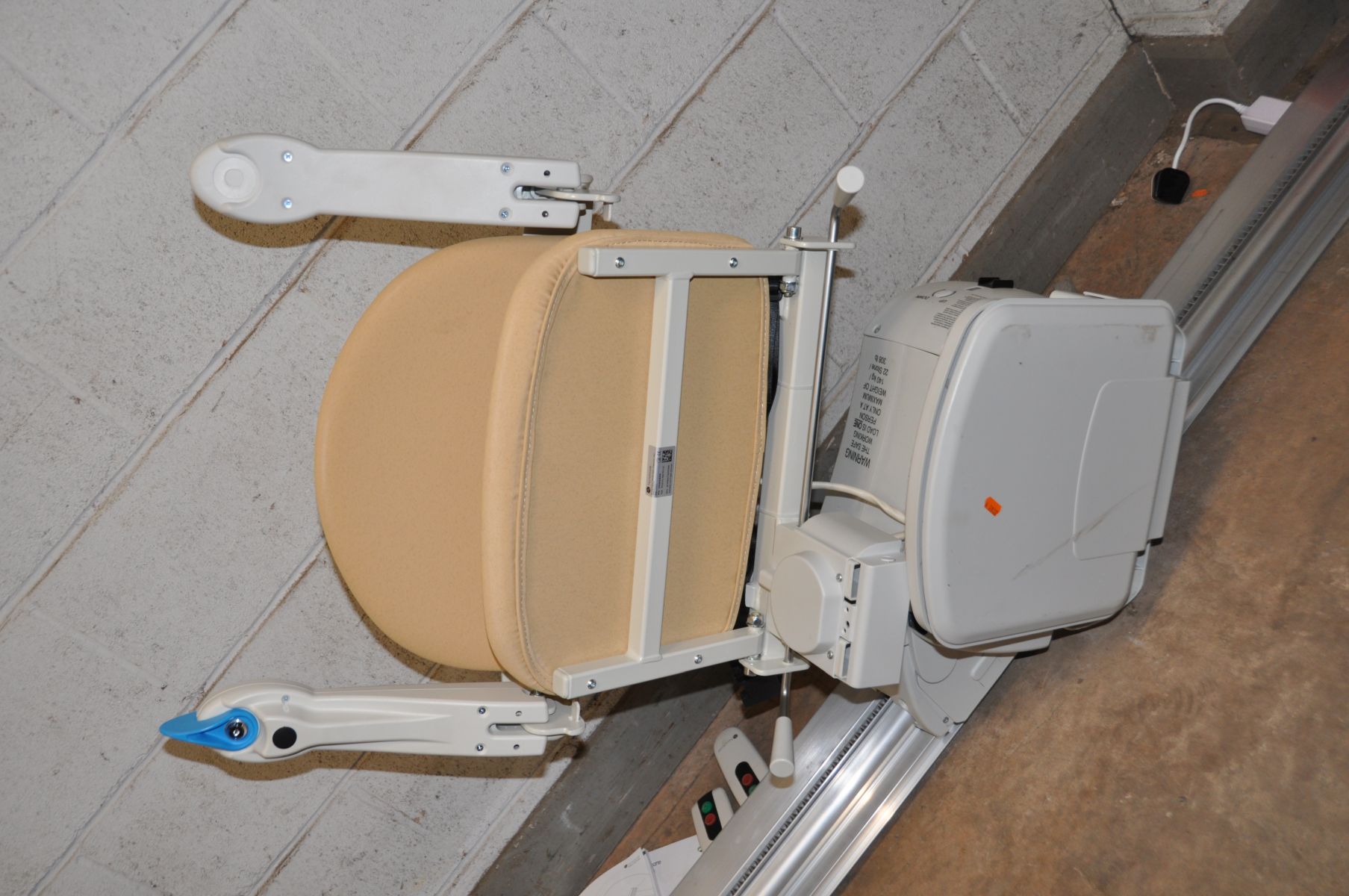 A HANDICARE STAIR LIFT, date of manufacture 28/07/2020, total length 420cm with manual and two - Bild 4 aus 4