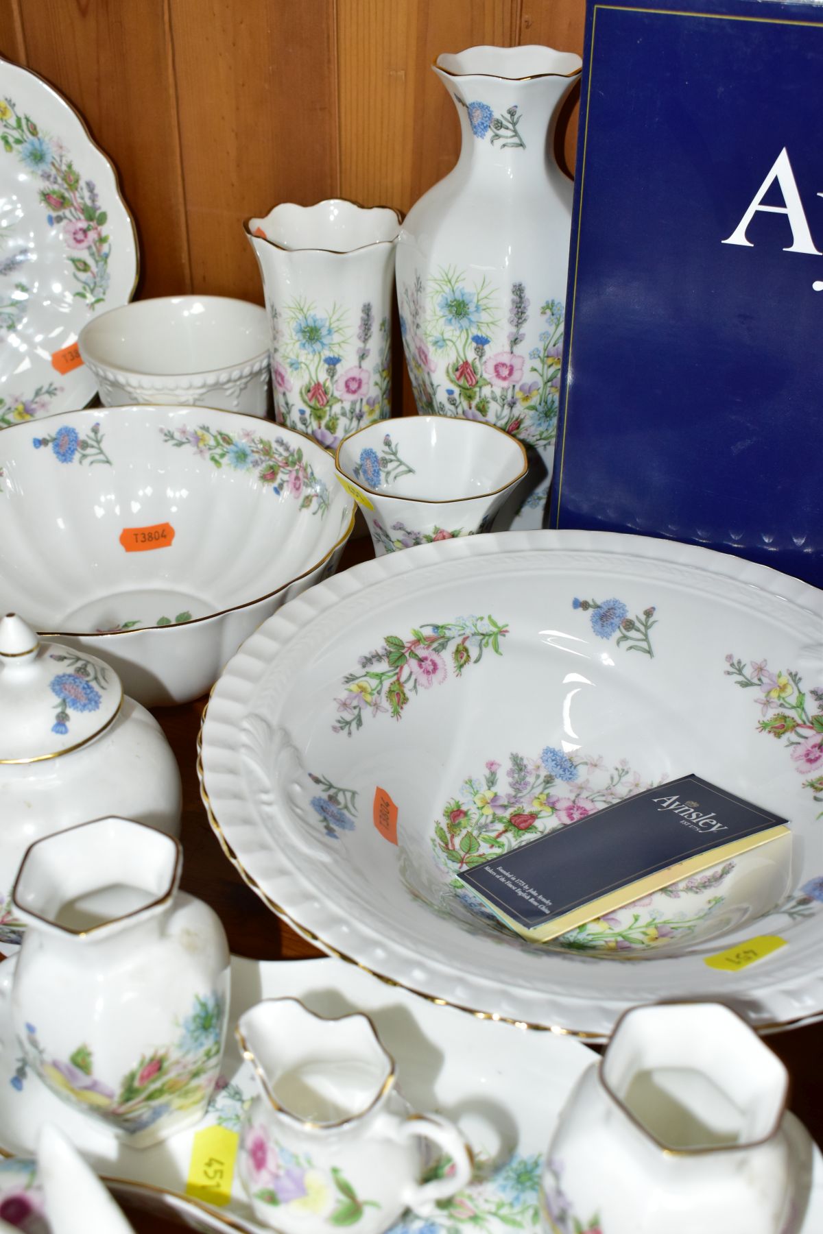 A COLLECTION OF AYNSLEY 'WILD TUDOR' PATTERN GIFTWARE, including bowls, pin dishesw, trinket - Image 6 of 8