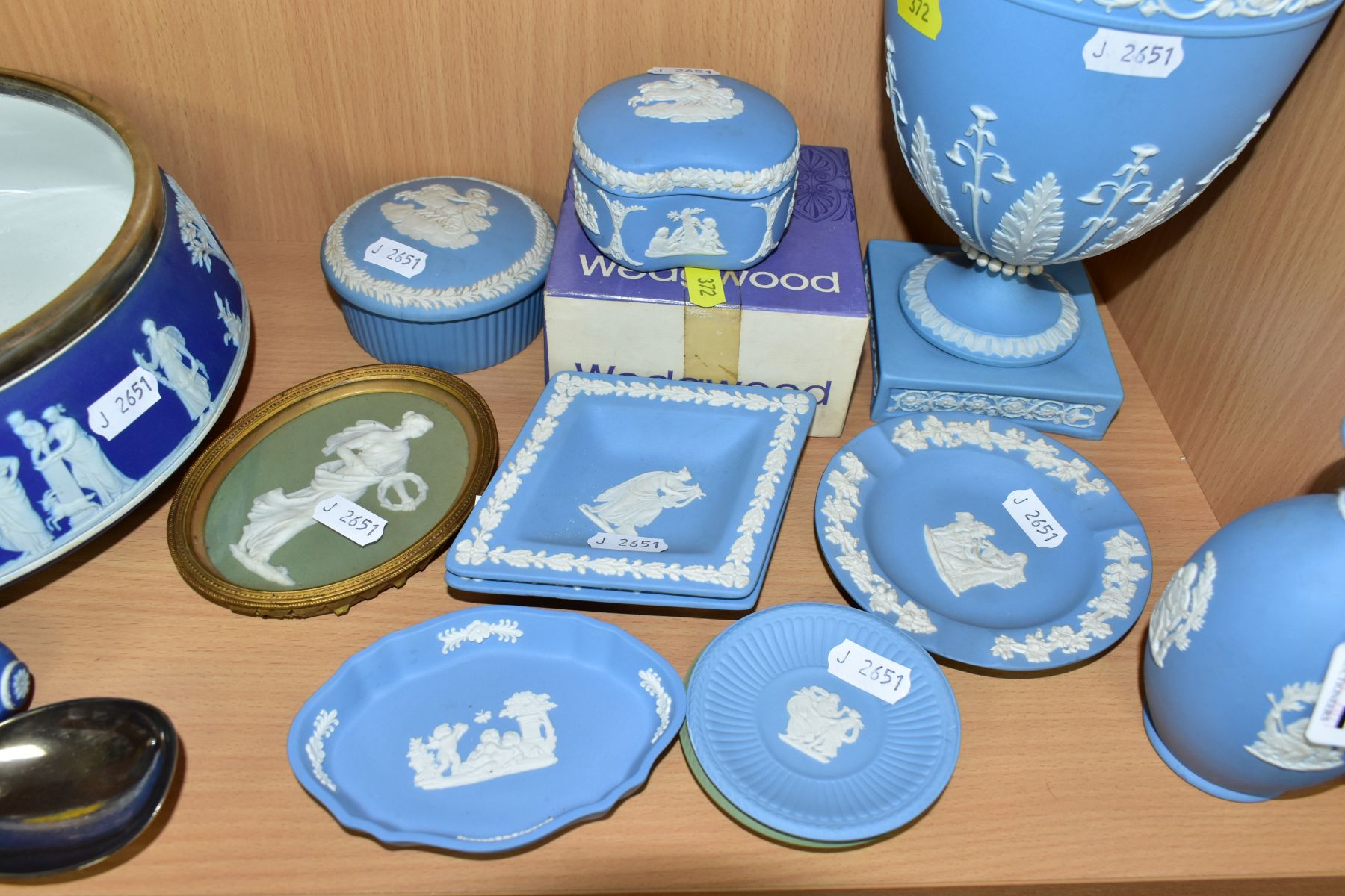 A COLLECTION OF 19TH AND 20TH CENTURY JASPERWARES, to include a 19th Century pale blue twin - Image 9 of 10