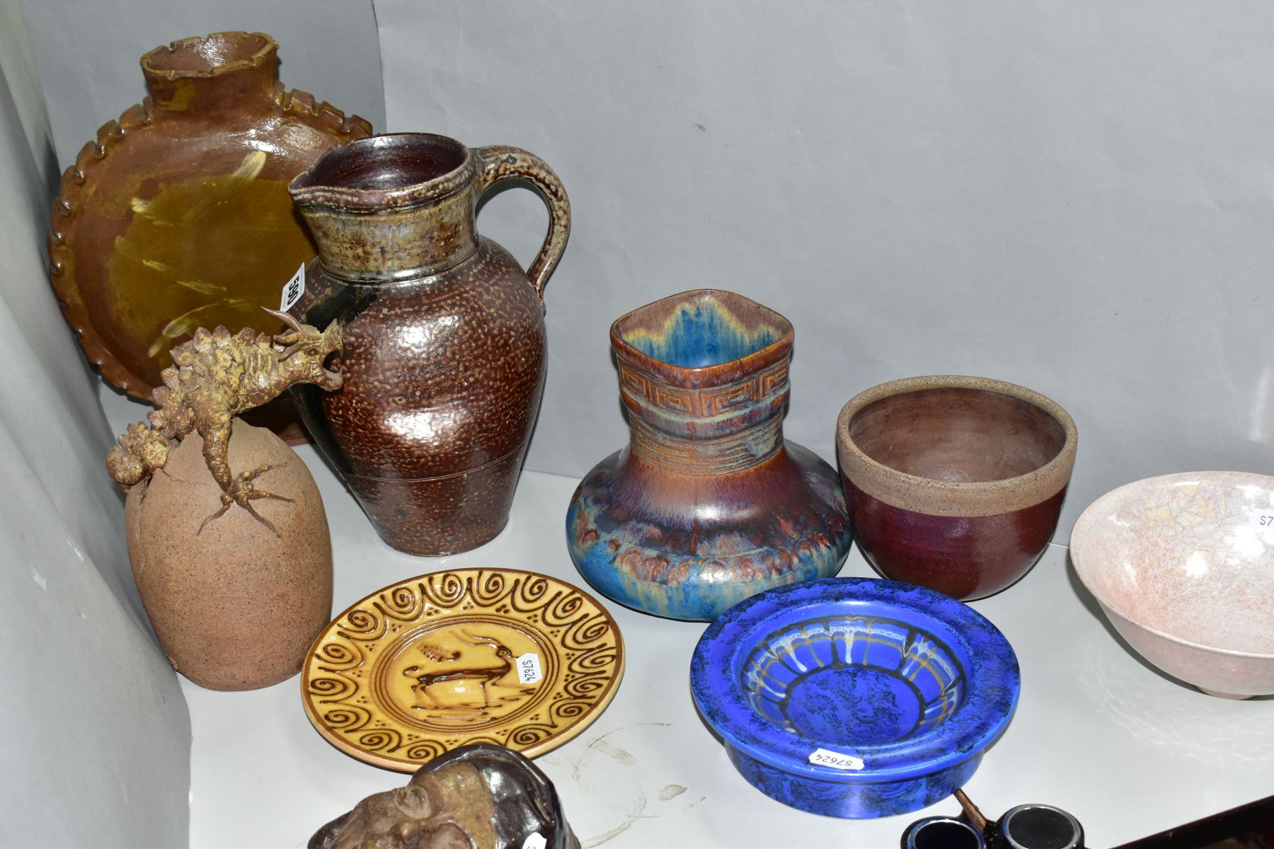 A GROUP OF DECORATIVE POTTERY, comprising a Bladon Pottery Dragon and egg sculpture, Jaffe Rose - Image 10 of 10