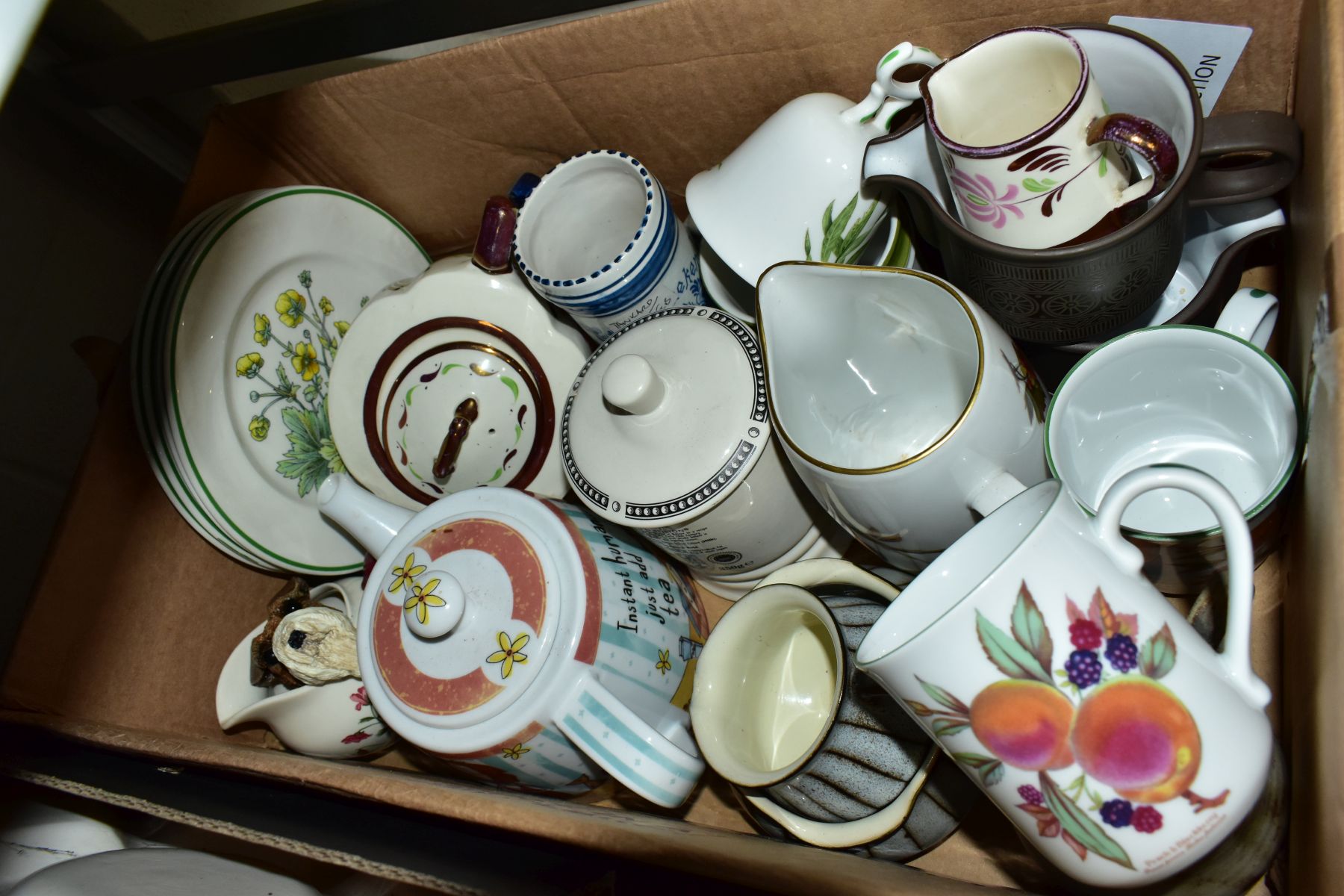 SEVEN BOXES AND LOOSE KITCHEN CROCKERY AND GLASSWARE, including mugs, kilner jars, storage jars, - Image 3 of 9