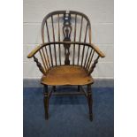 A LATE 18TH CENTURY OAK WINDSOR ELM CHAIR, hoop back, pierced splat, bowed mid rail, H stretcher,