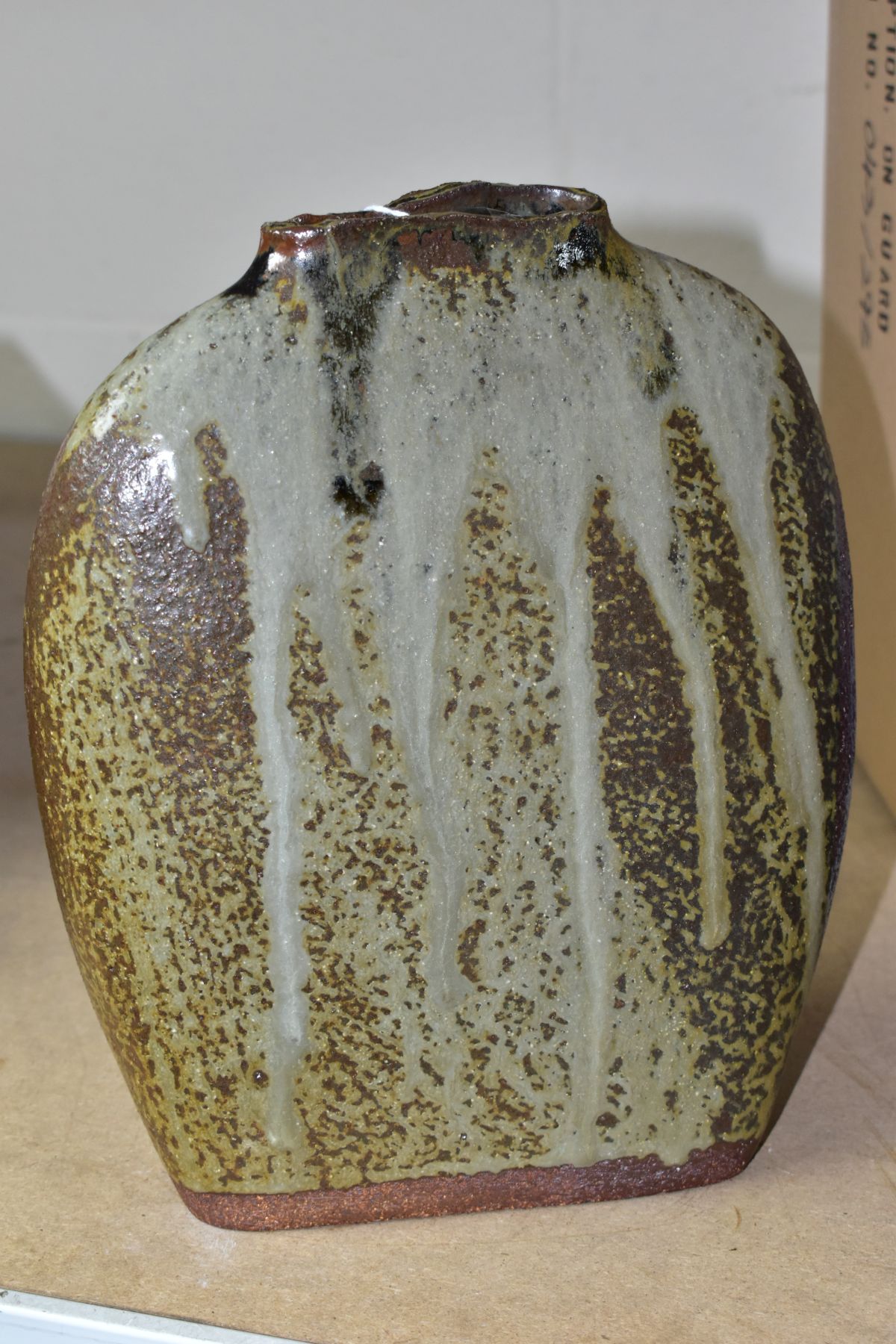 A DAVID WRIGHT STUDIO POTTERY STONEWARE VASE, flattened short neck above rounded shoulders with - Image 3 of 6