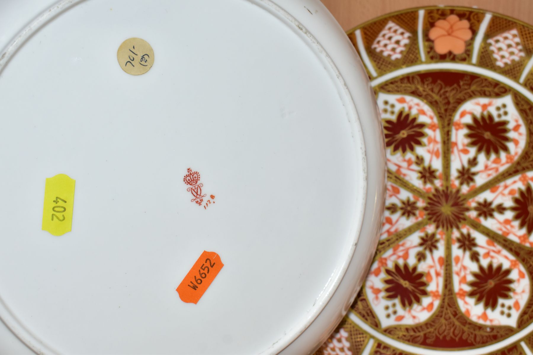 A PAIR OF VICTORIAN ROYAL CROWN DERBY 1128 PATTERN PLATES IN IRON RED AND GILT, date ciphers for - Image 4 of 5