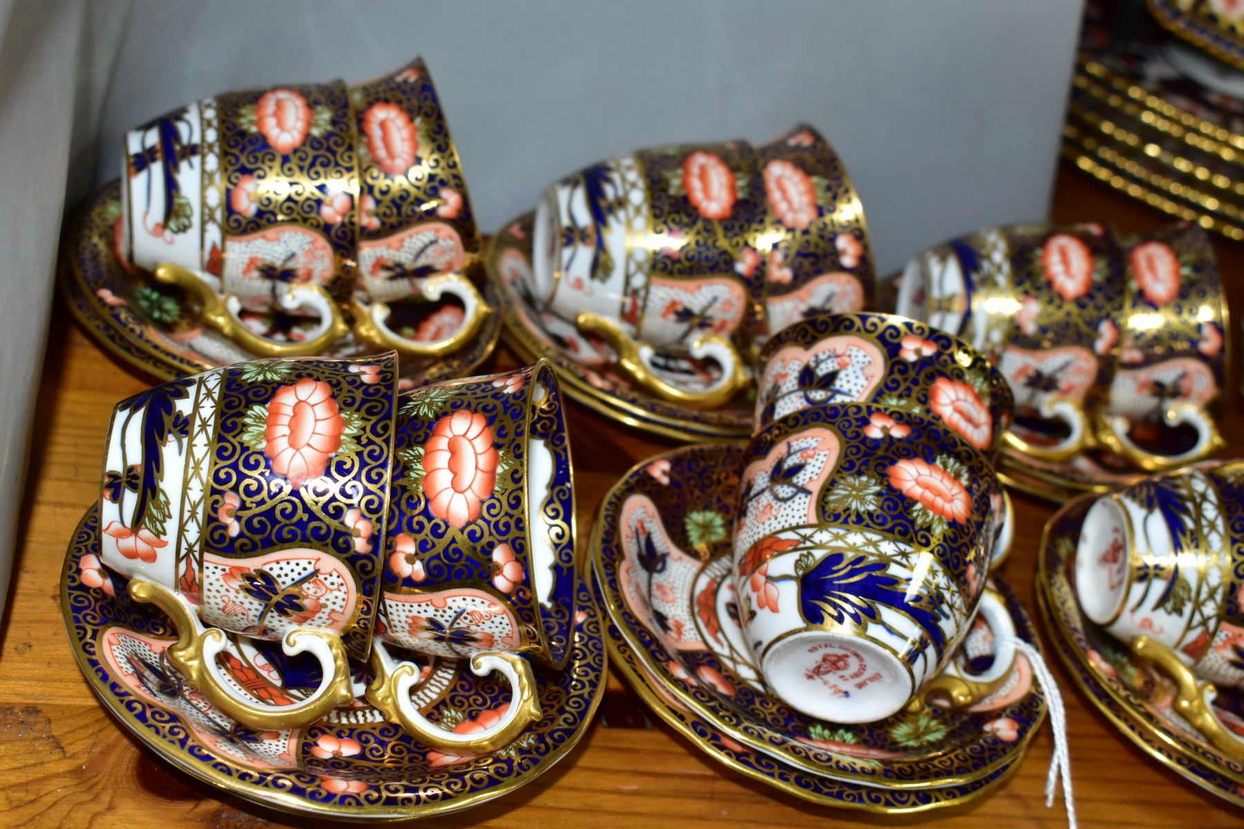 A LATE 19TH CENTURY SET OF TWELVE ROYAL CROWN DERBY IMARI COFFEE CUPS AND SAUCERS IN THE 4591 - Image 4 of 4