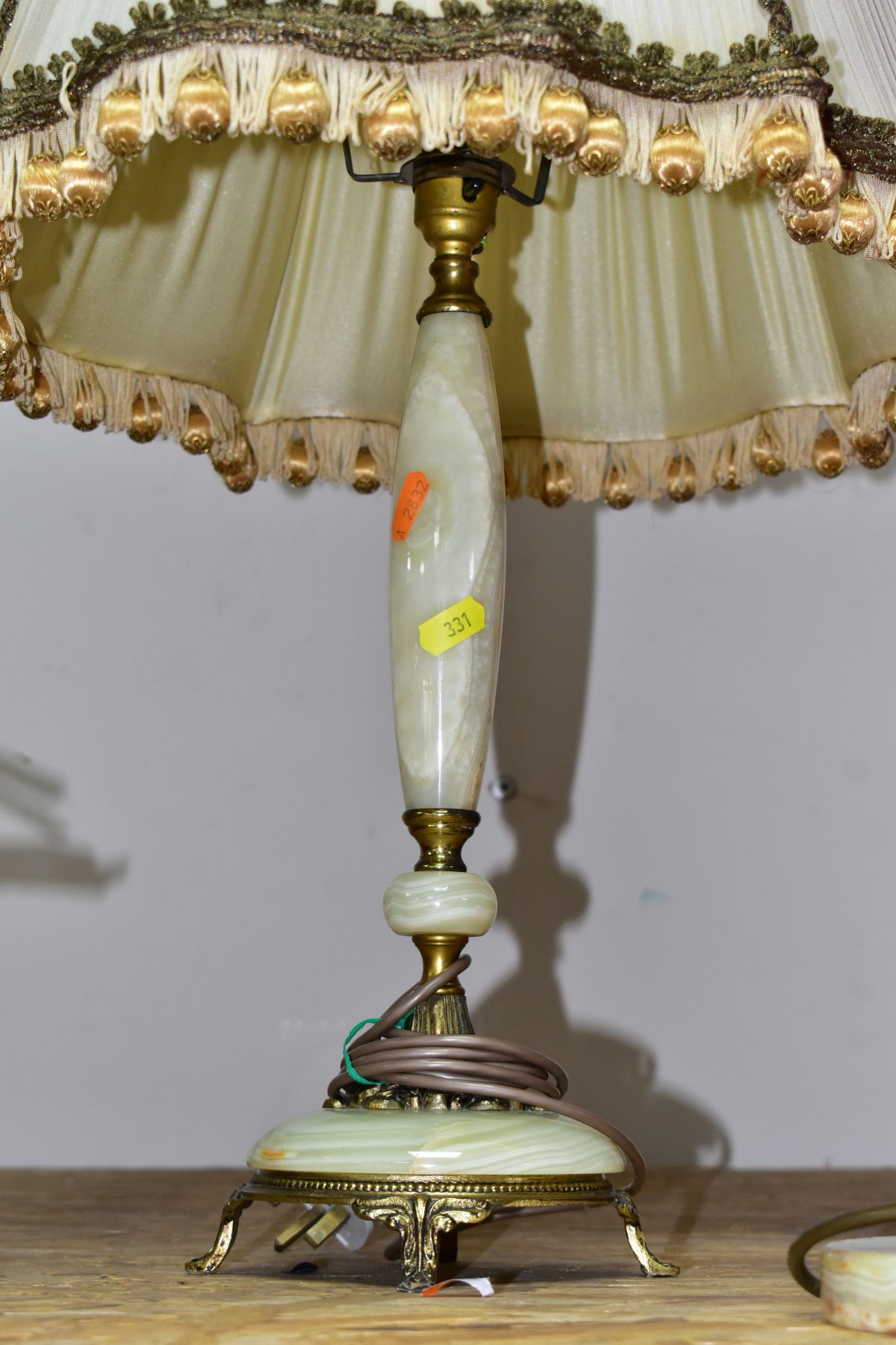 A GROUP OF FIVE TABLE LAMPS, comprising a pair of onyx and gilt metal lamp bases, height 36cm to - Image 4 of 12