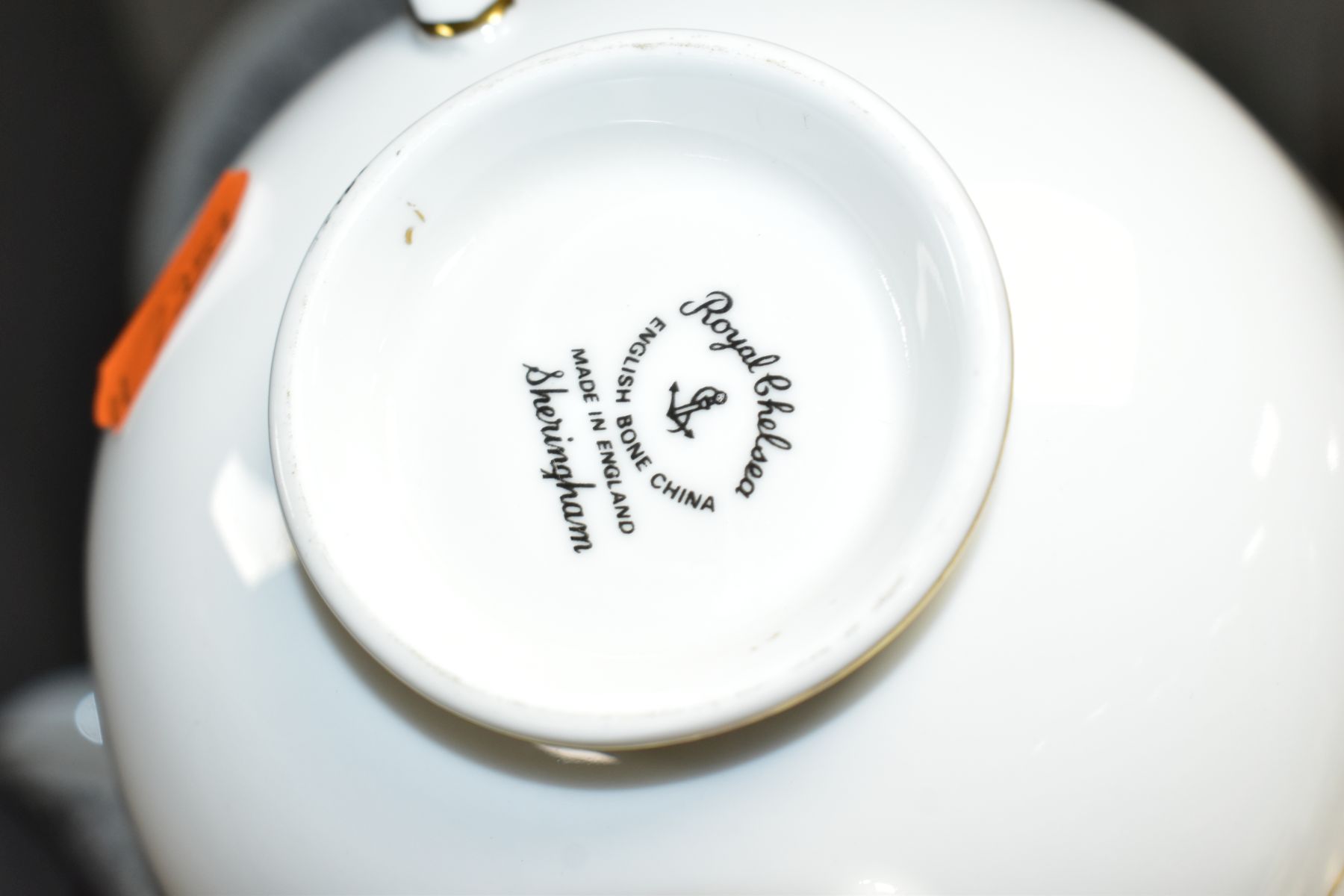 A ROYAL CHELSEA 'SHERINGHAM' PATTERN DINER SERVICE, comprising a twin handled tureen and cover, - Image 7 of 7