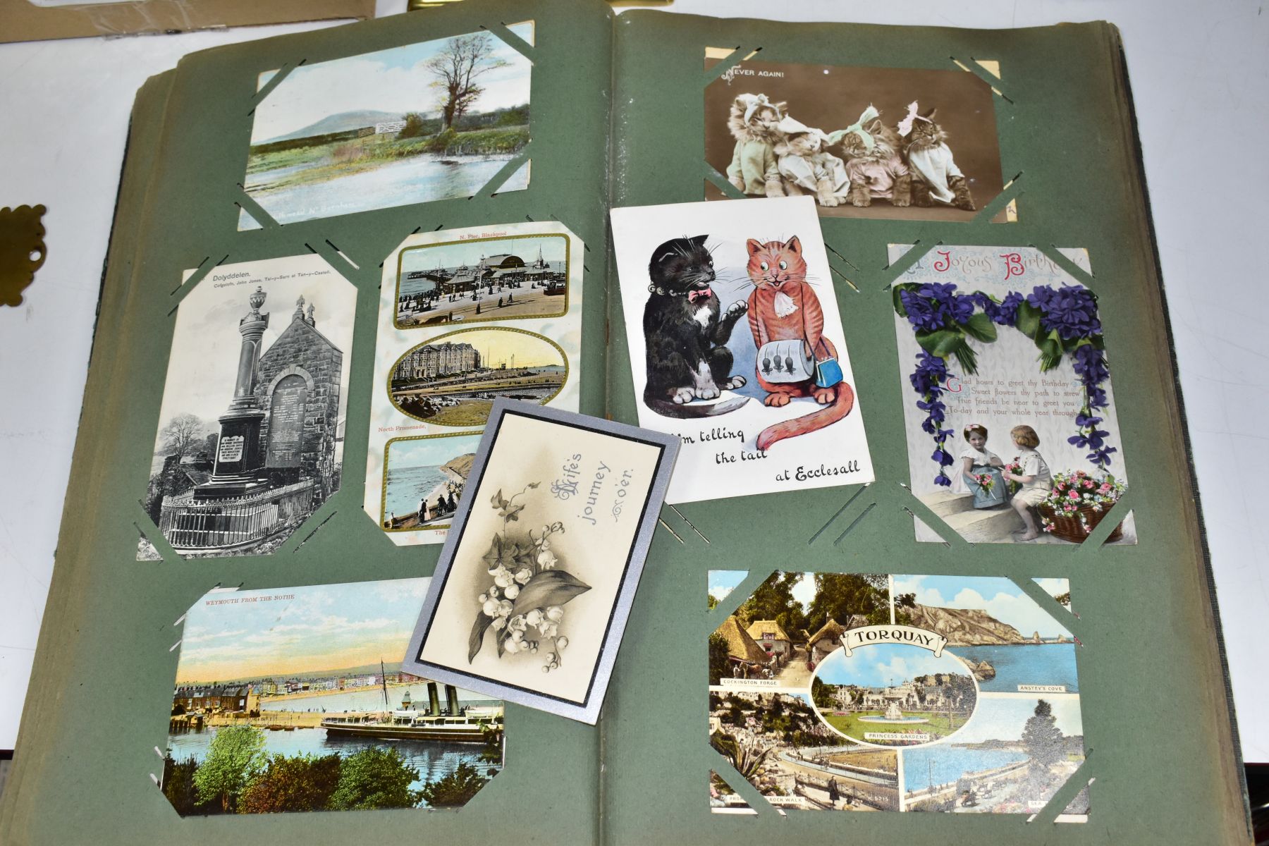 POSTCARDS, a Collection of approximately 300 Edwardian/early 20th Century postcards in one album - Image 9 of 11