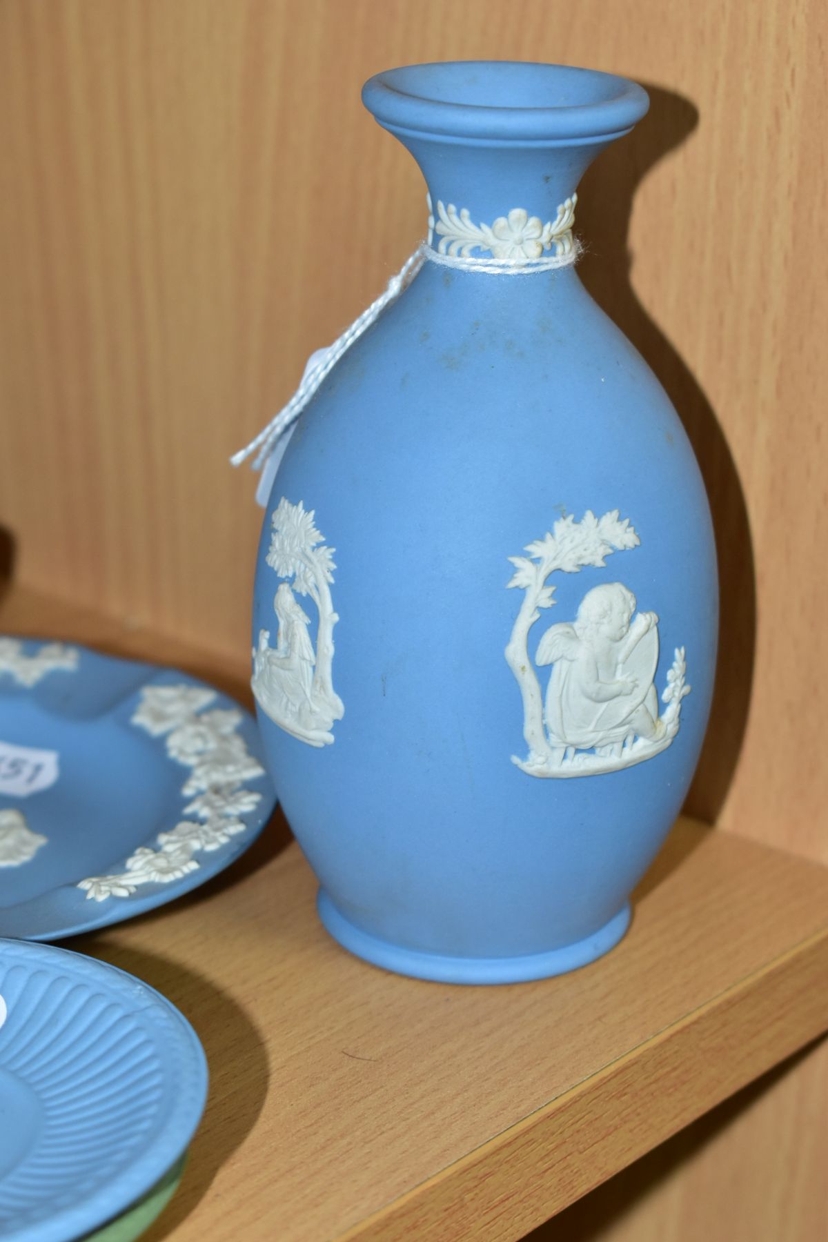 A COLLECTION OF 19TH AND 20TH CENTURY JASPERWARES, to include a 19th Century pale blue twin - Image 7 of 10