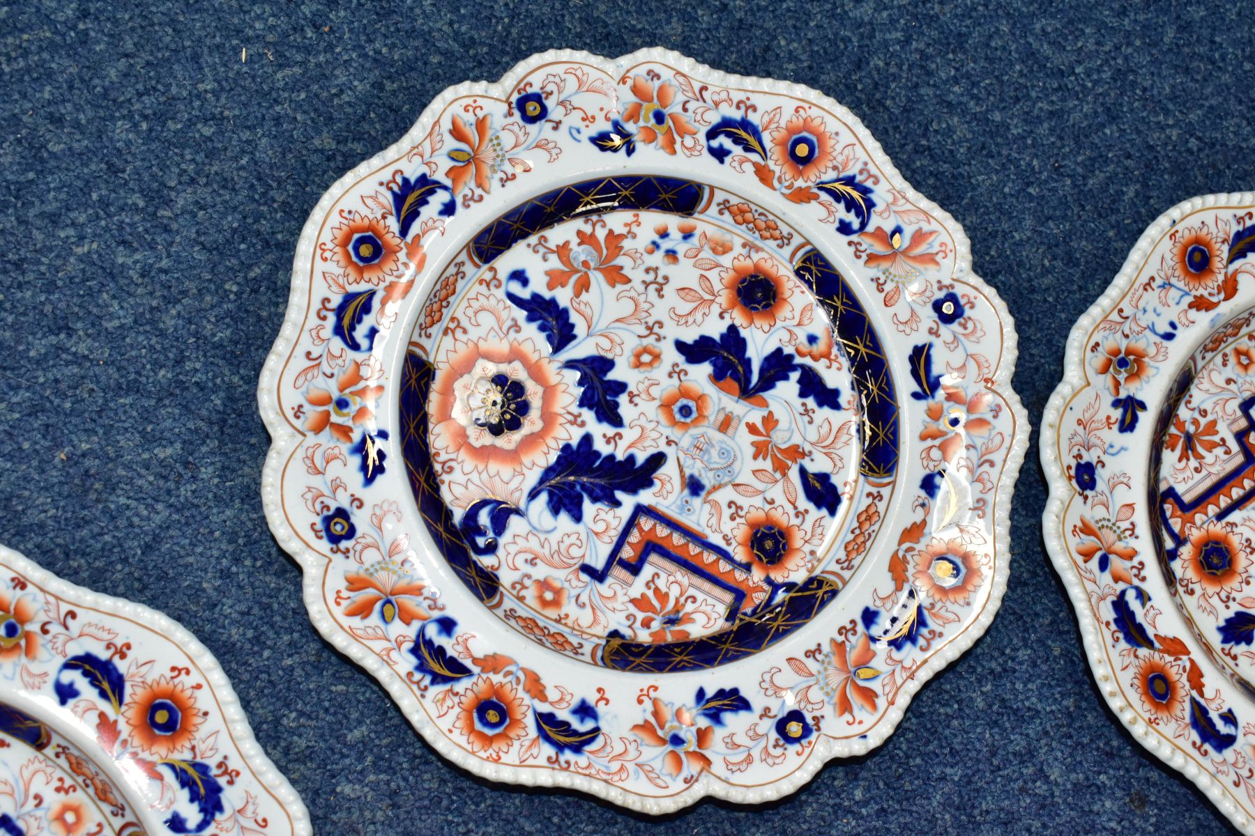 A COLLECTION OF 19TH AND 20TH CENTURY CABINET AND DINNER PLATES, comprising three Hicks & Meigh - Image 17 of 21
