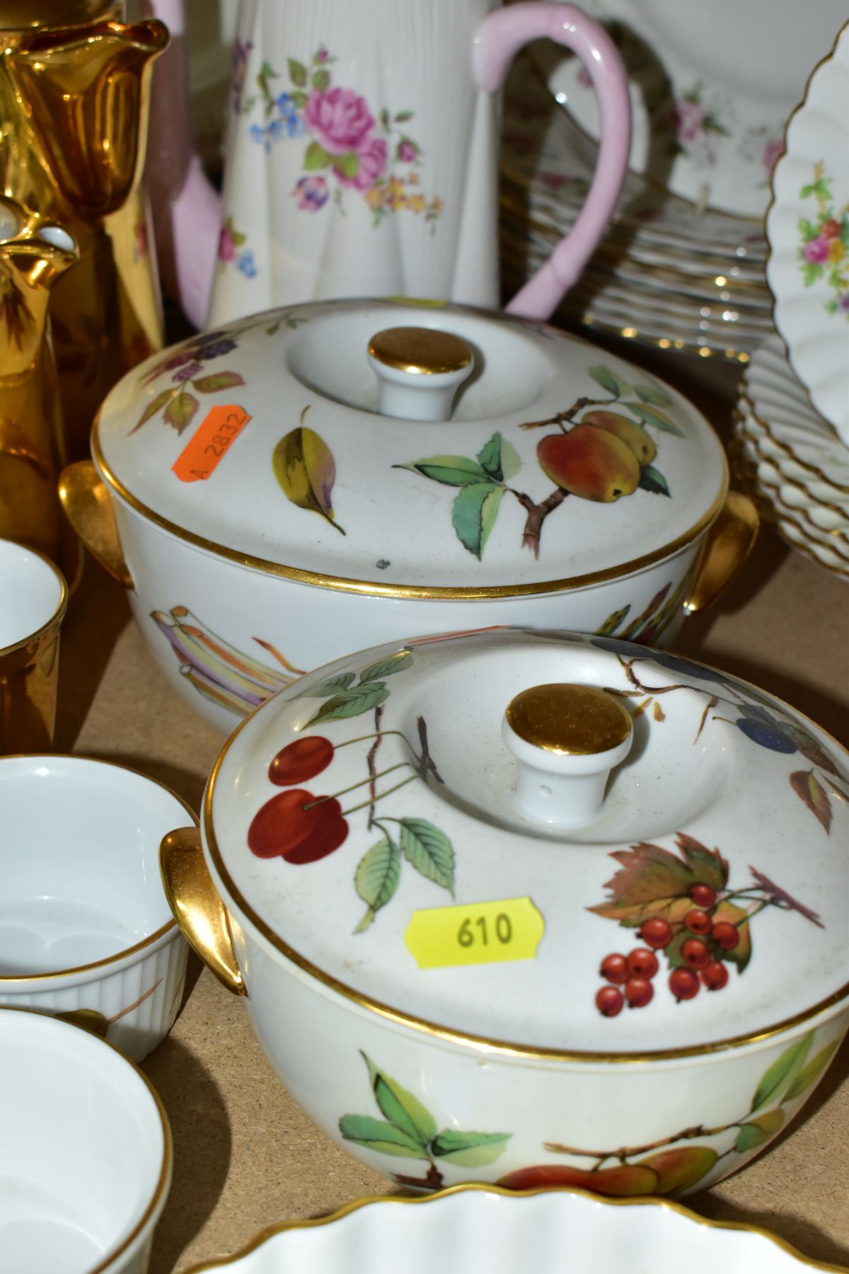 A COLLECTION OF ROYAL WORCESTER, SHELLEY AND MINTON DINNER AND COFFEE WARES, ETC, including three - Image 4 of 9