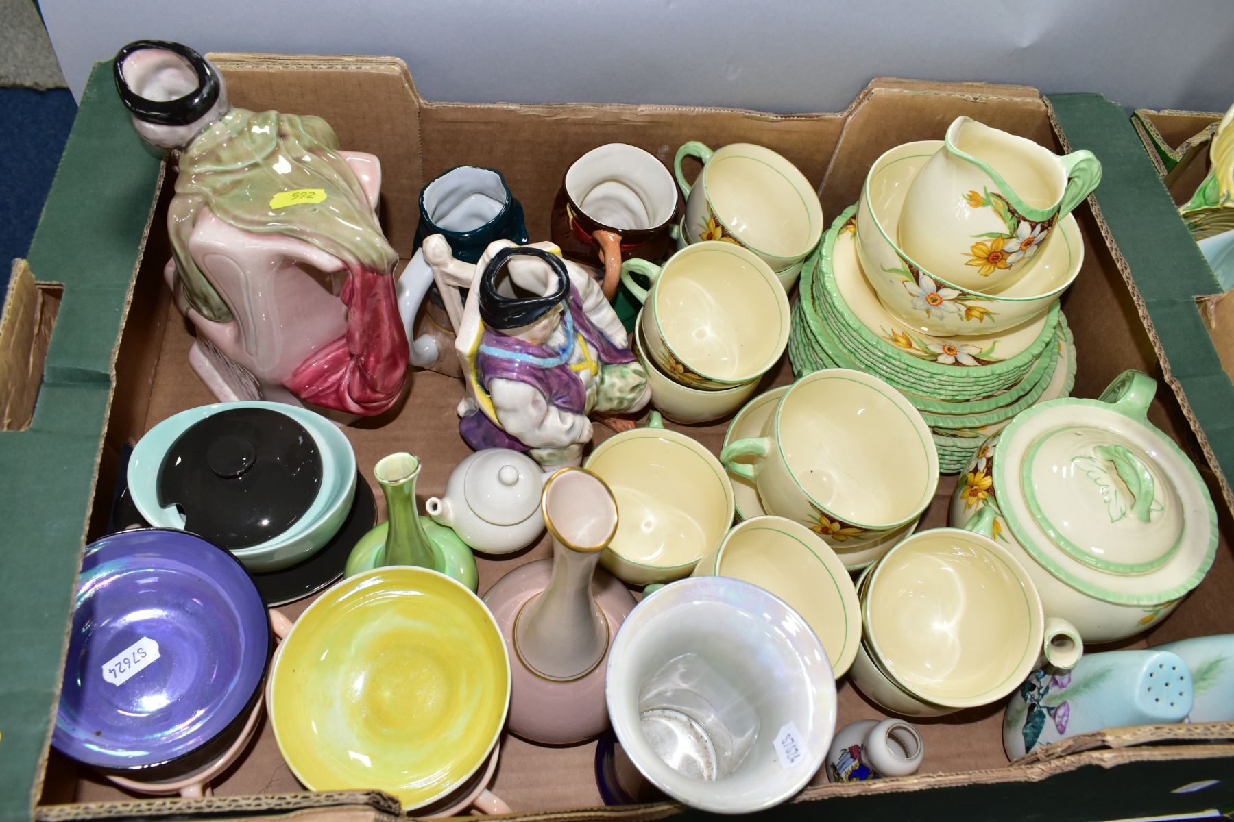 TWO BOXES OF DECORATIVE CERAMICS AND TEA WARES, ETC, including New Hall Pottery daffodil pattern - Image 2 of 8