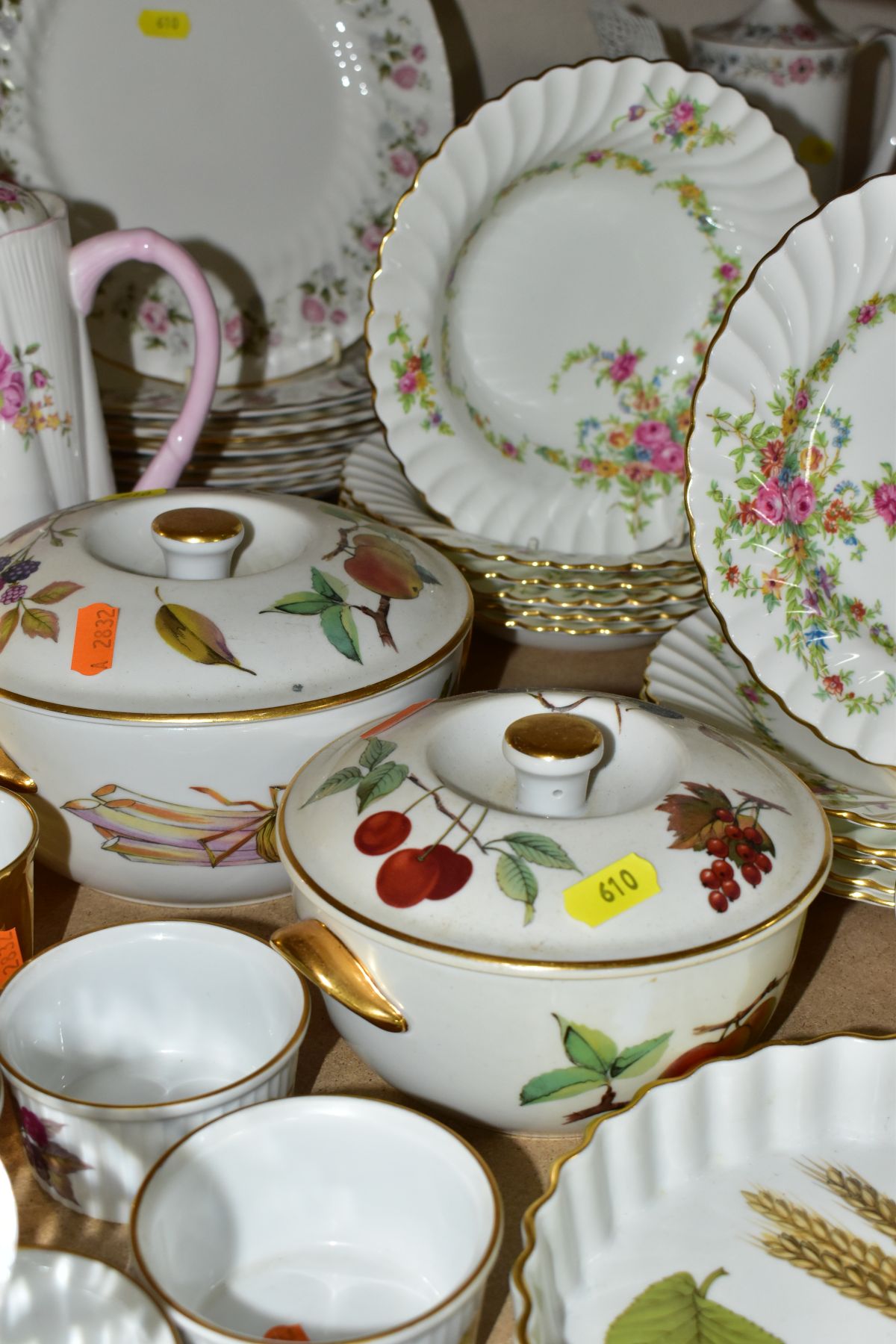 A COLLECTION OF ROYAL WORCESTER, SHELLEY AND MINTON DINNER AND COFFEE WARES, ETC, including three - Image 9 of 9