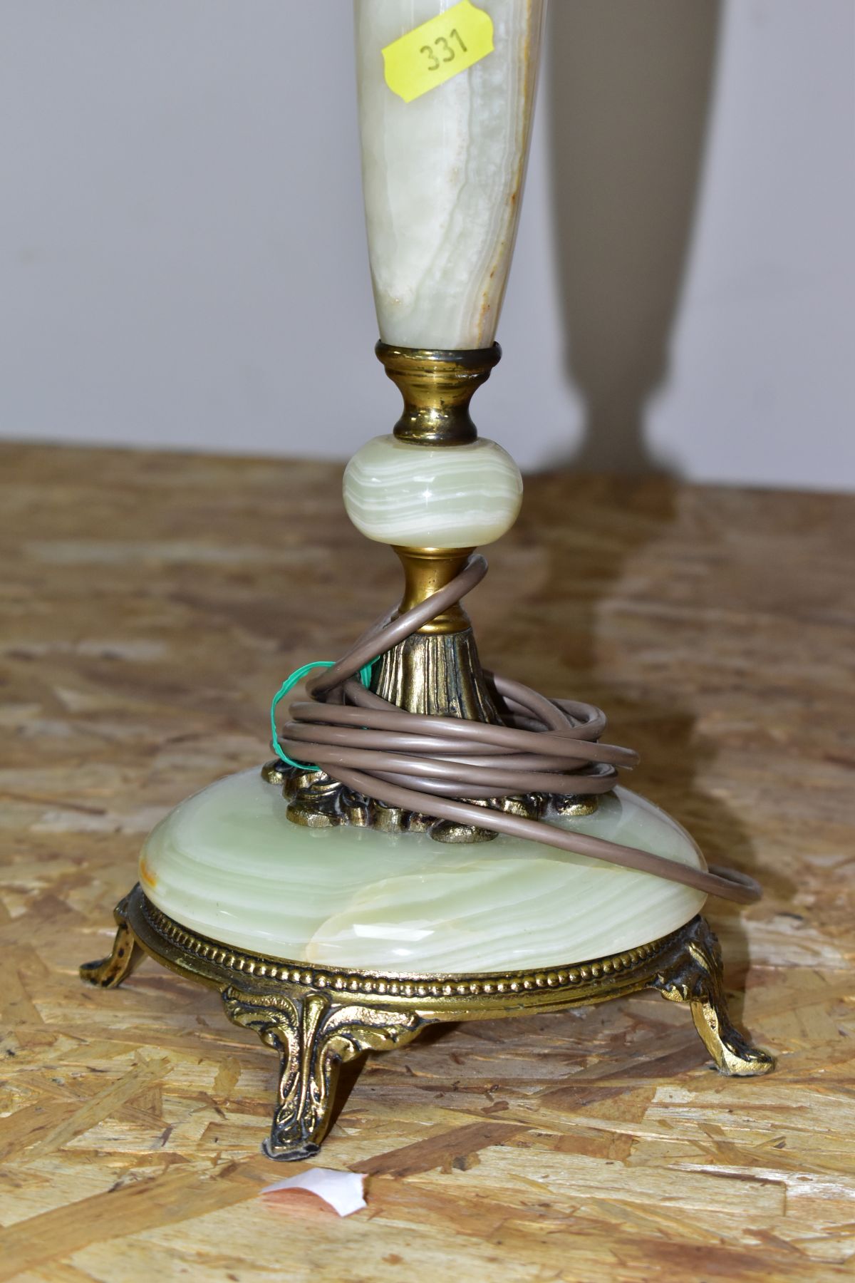 A GROUP OF FIVE TABLE LAMPS, comprising a pair of onyx and gilt metal lamp bases, height 36cm to - Image 11 of 12
