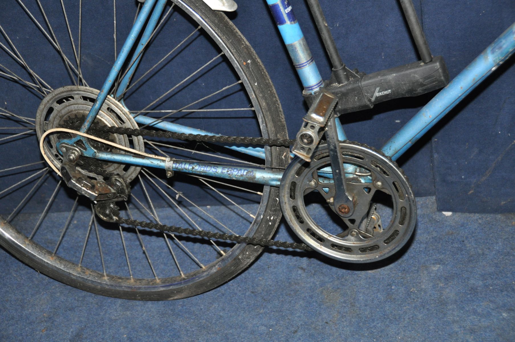 A RALEIGH PACER VINTAGE GENTS BIKE with 5 speed gears 21in frame and a Halfords Espada gents - Image 4 of 4