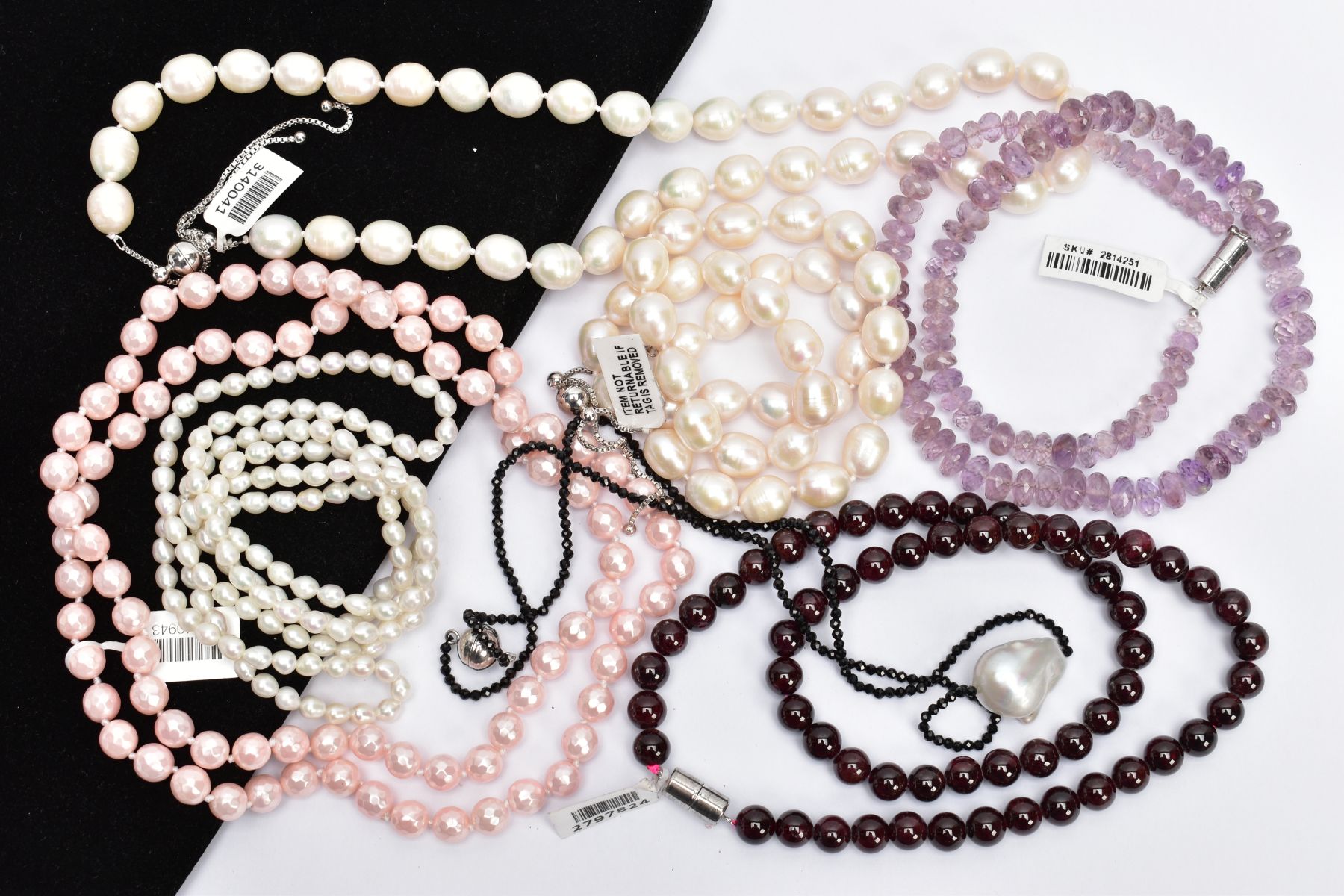 A SELECTION OF NECKLACES, to include a faceted amethyst bead necklace, three cultured pearl