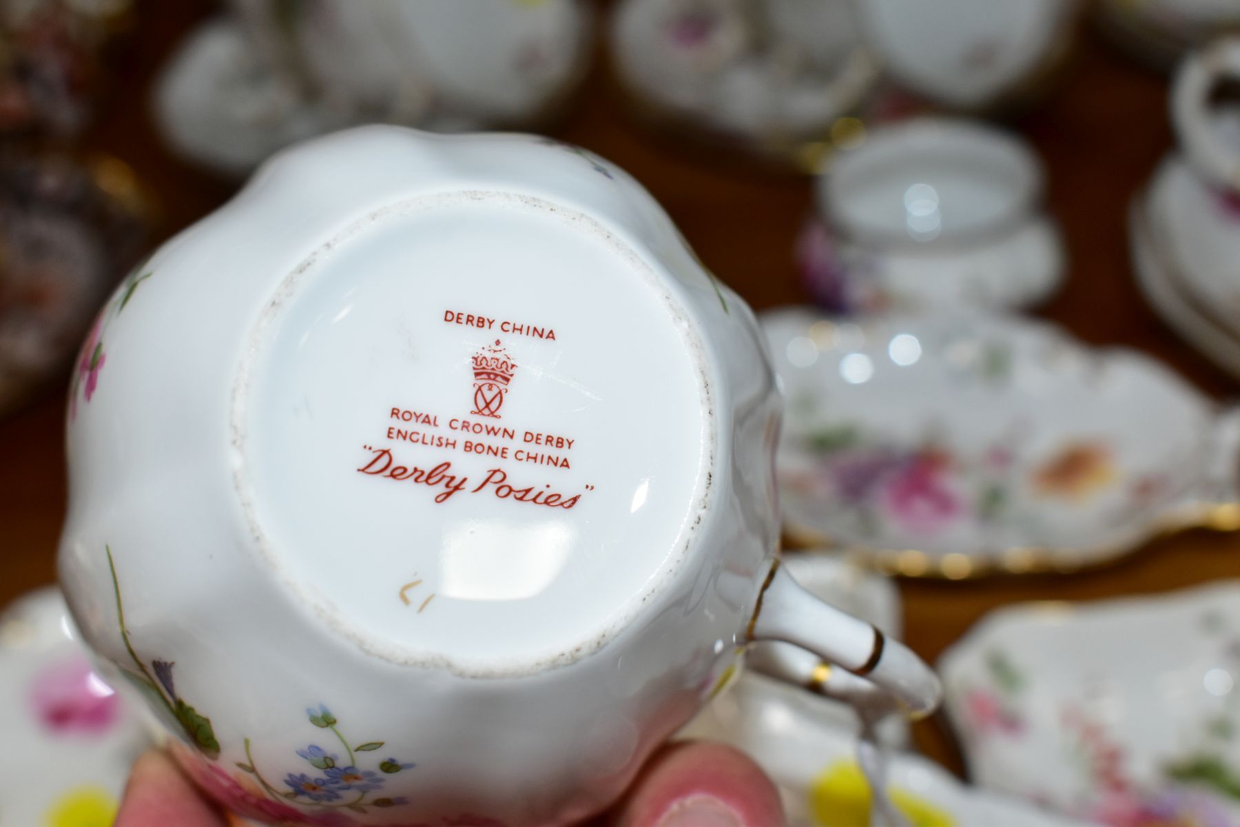 A QUANTITY OF ROYAL CROWN DERBY 'DERBY POSIES' ITEMS, comprising eight tea cups (two seconds) and - Image 5 of 8