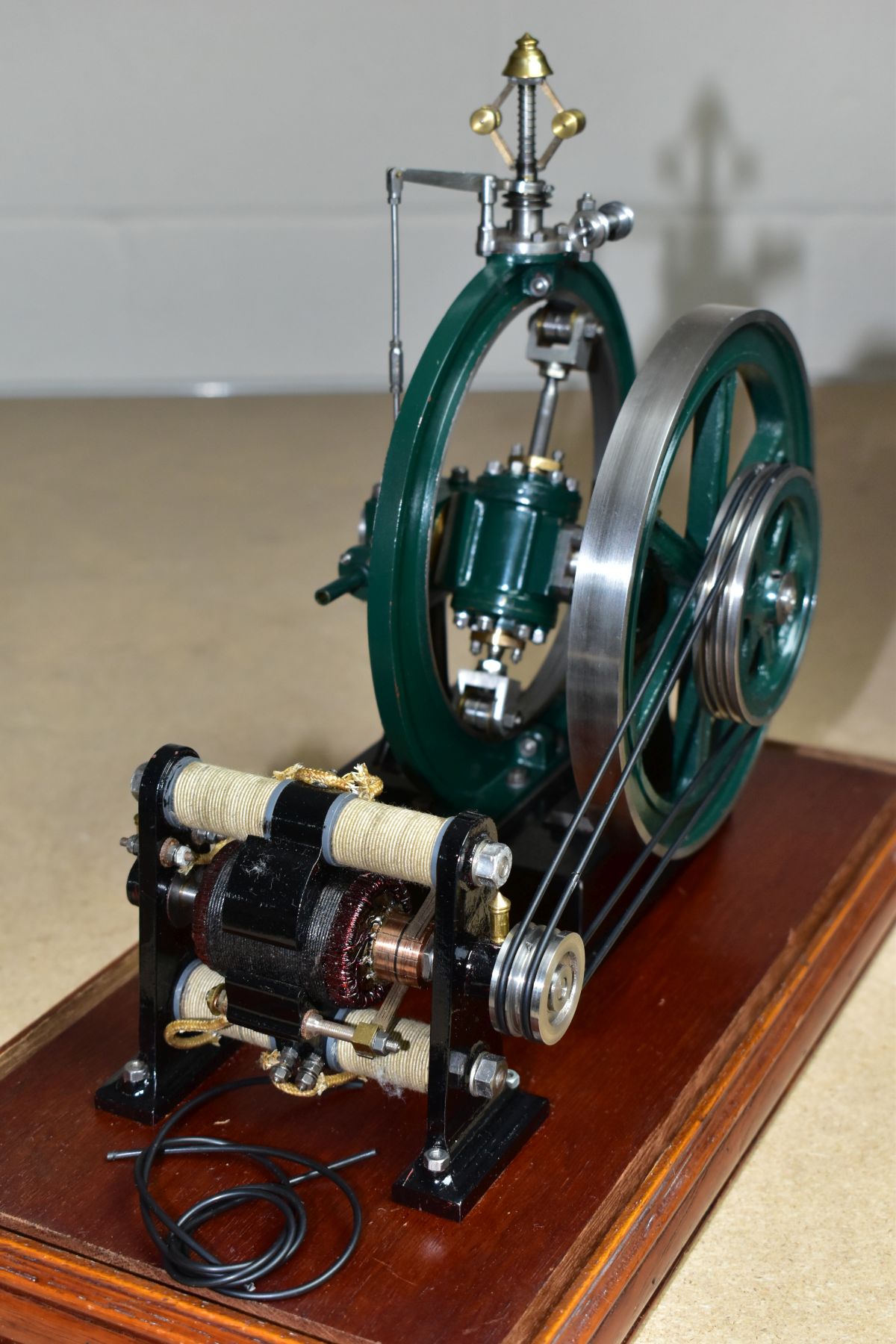 A CASED HANDBUILT SCALE MODEL OF A COOMBER LIVE STEAM ROTARY ENGINE OF 1876, not tested, powering - Image 4 of 4