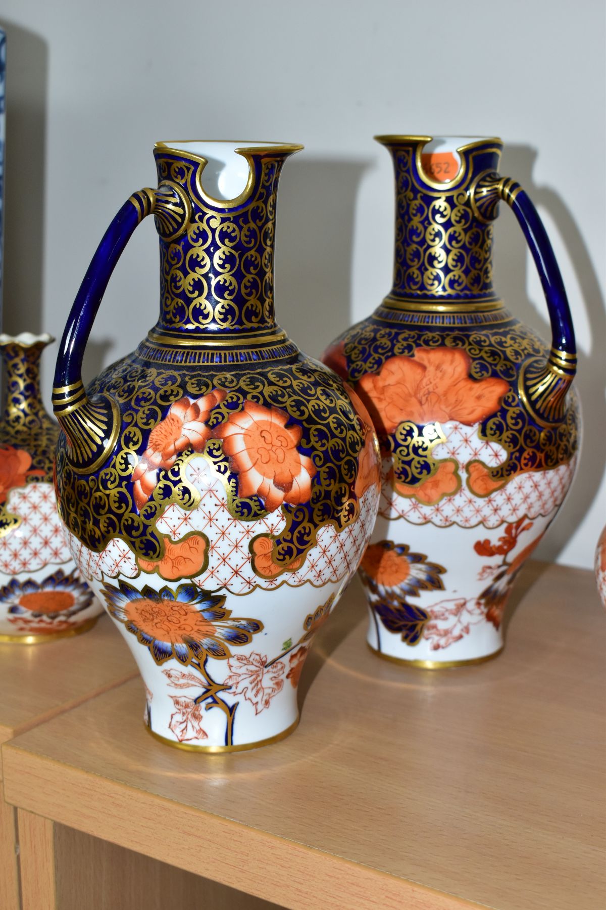 A PAIR OF ROYAL CROWN DERBY IMARI 2444 PATTERN EWERS AND A PAIR OF SQUAT BULBOUS TWIN HANDLED - Image 6 of 9