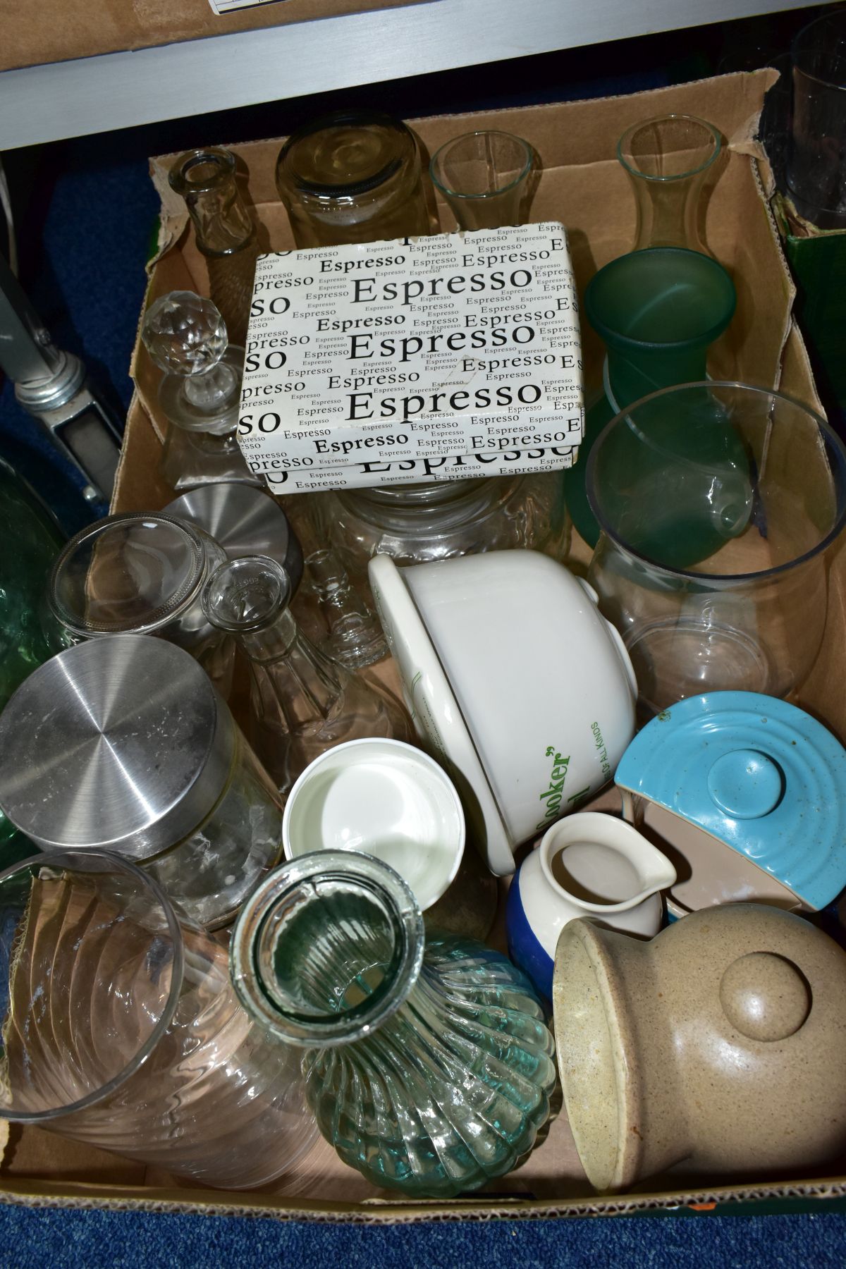 SEVEN BOXES AND LOOSE KITCHEN CROCKERY AND GLASSWARE, including mugs, kilner jars, storage jars, - Image 8 of 9