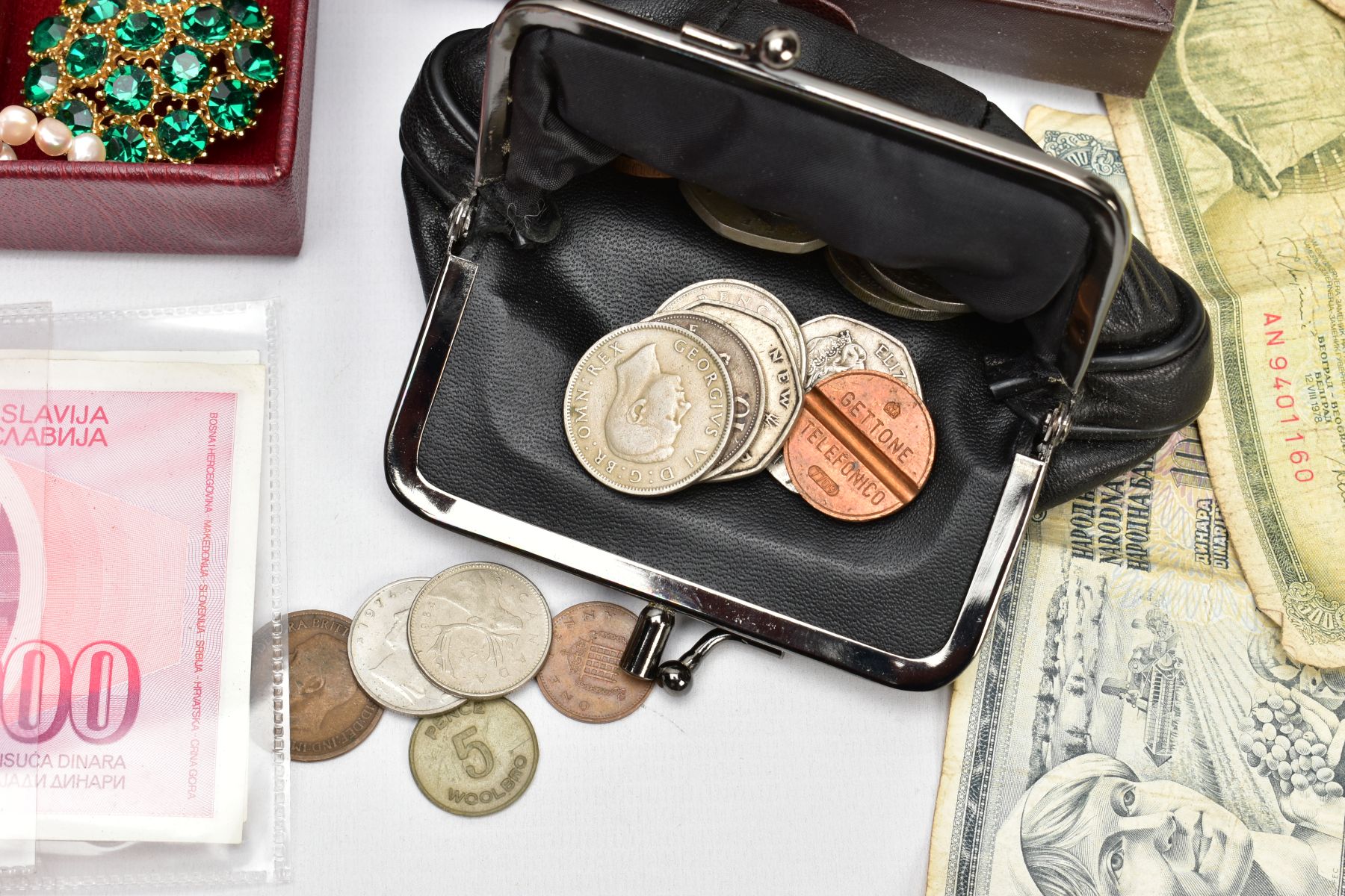 A BOX OF MISCELLANEOUS ITEMS, to include foreign currency in notes, British coins, costume jewellery - Image 6 of 6