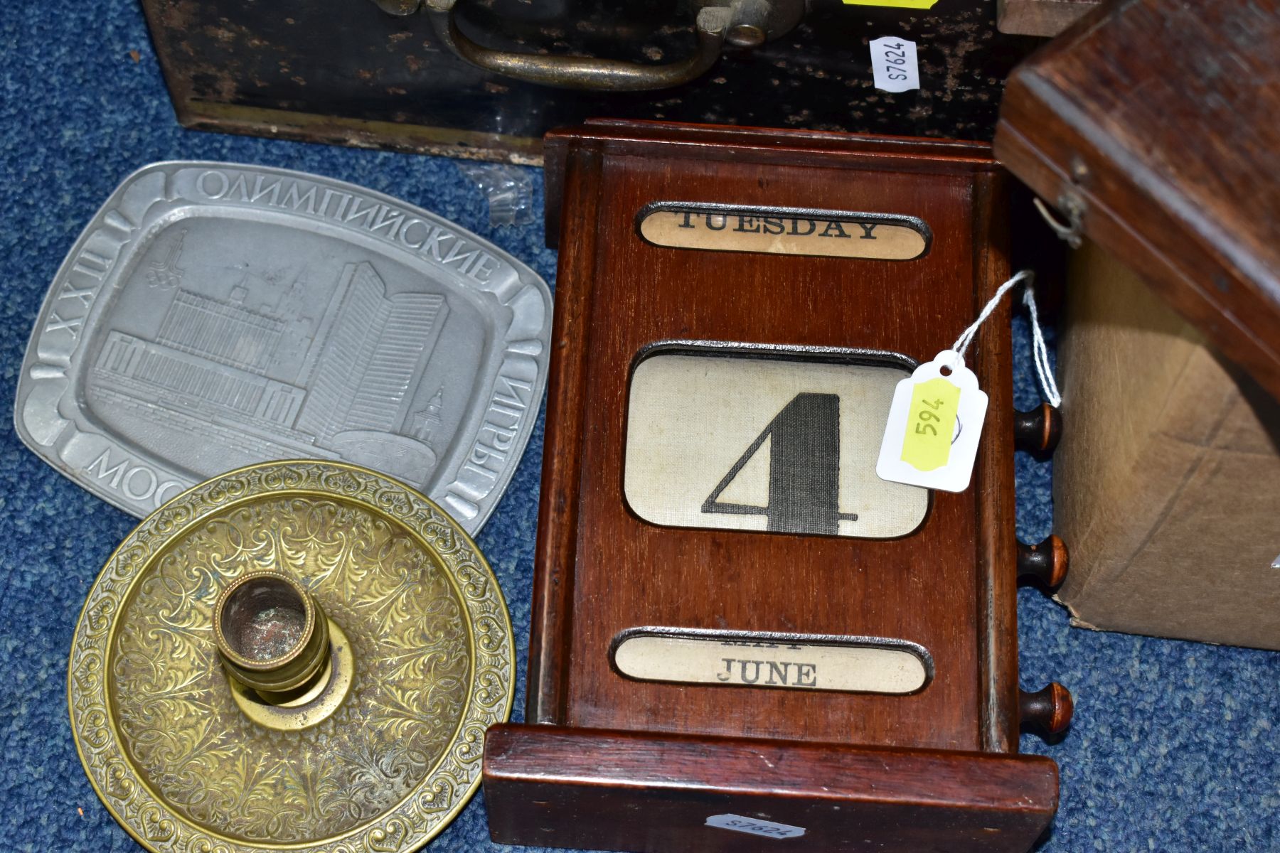 A BOX AND A TIN OF COLLECTABLES, METALWARES, ETC, including an Edwardian walnut cased perpetual - Image 5 of 10