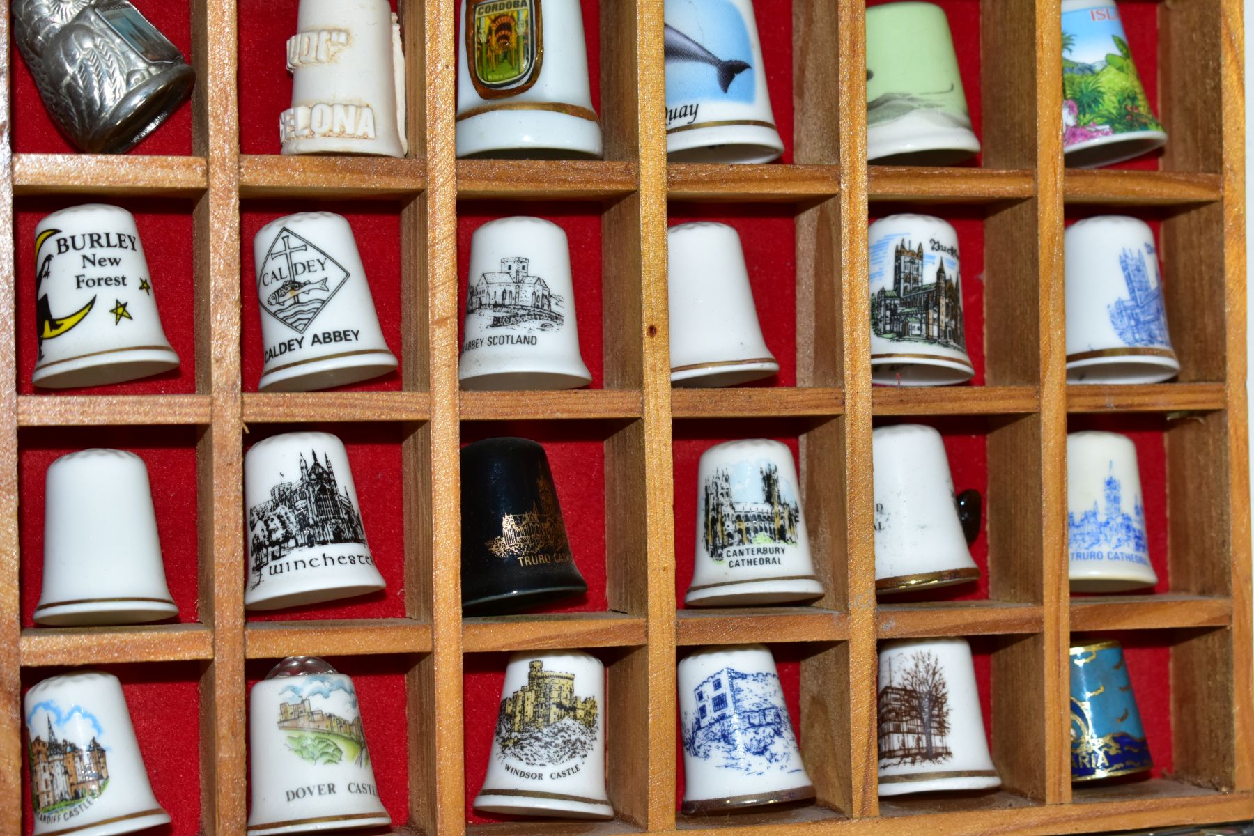 OVER TWO HUNDRED COLLECTORS THIMBLES, mostly holiday souvenirs, to include ceramic, pewter, brass - Image 10 of 11