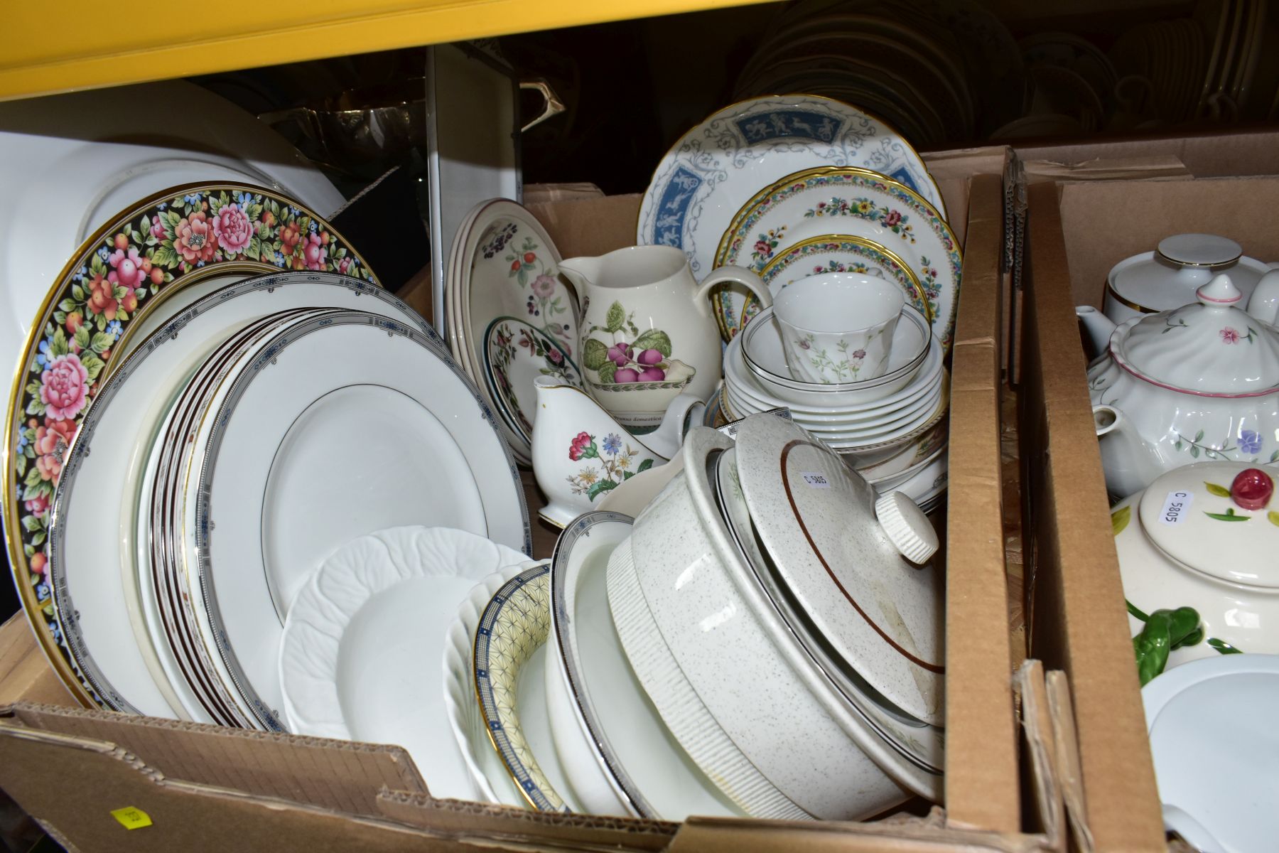 FIVE BOXES OF CERAMIC TEA/DINNER WARES, to include Wedgwood (various patterns), Coalport (Ming - Image 4 of 12