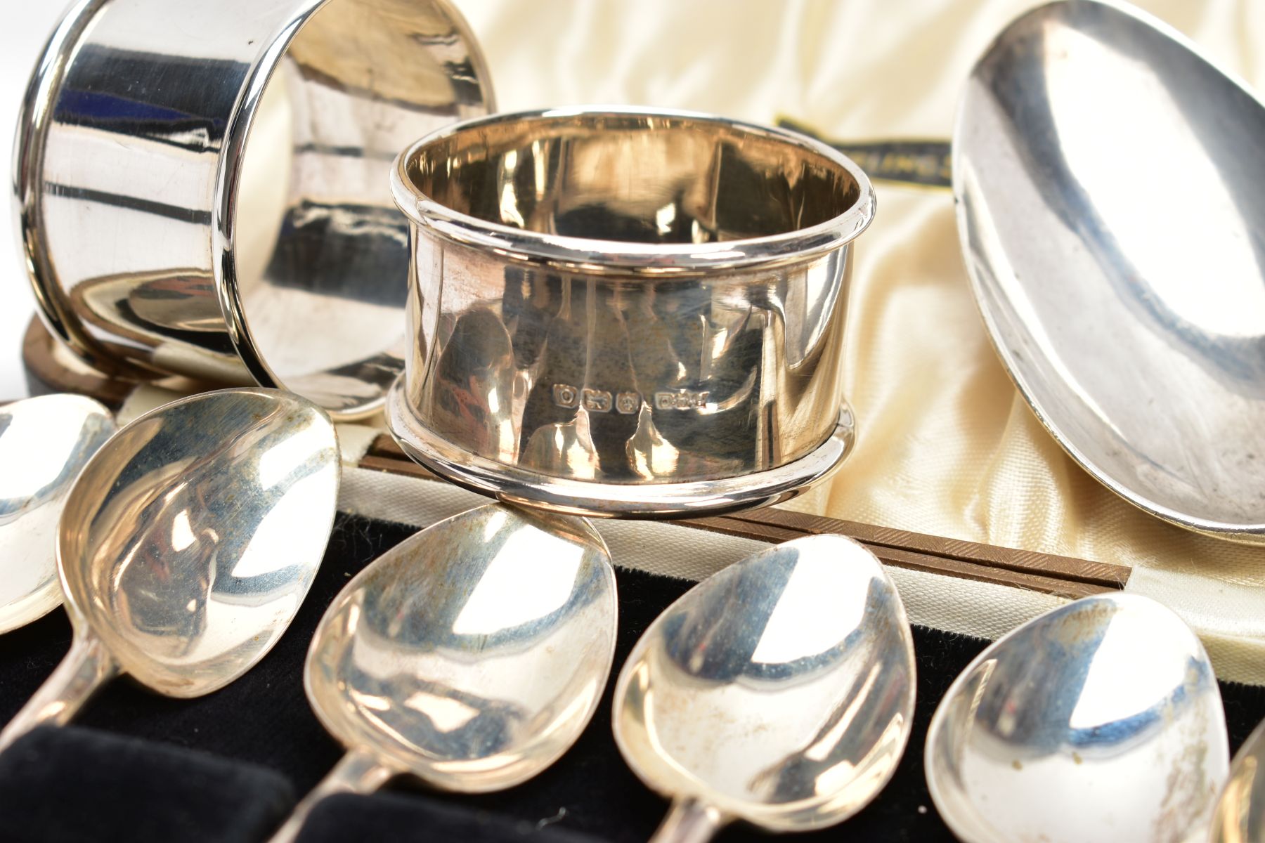 A SMALL SELECTION OF SILVERWARE, to include a cased set of silver teaspoons, hallmark for Viner's - Image 2 of 3