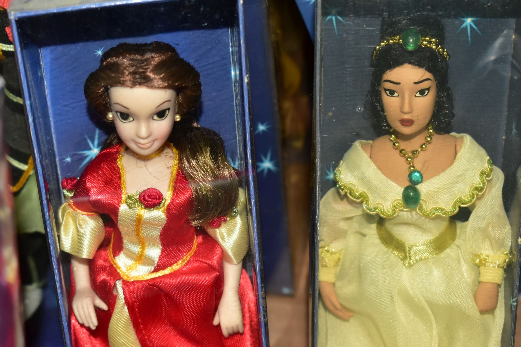 A COMPLETE SET OF THE DEAGOSTINI DISNEY PRINCESS PORCELAIN DOLL COLLECTION, dating from 2004 - Image 3 of 6