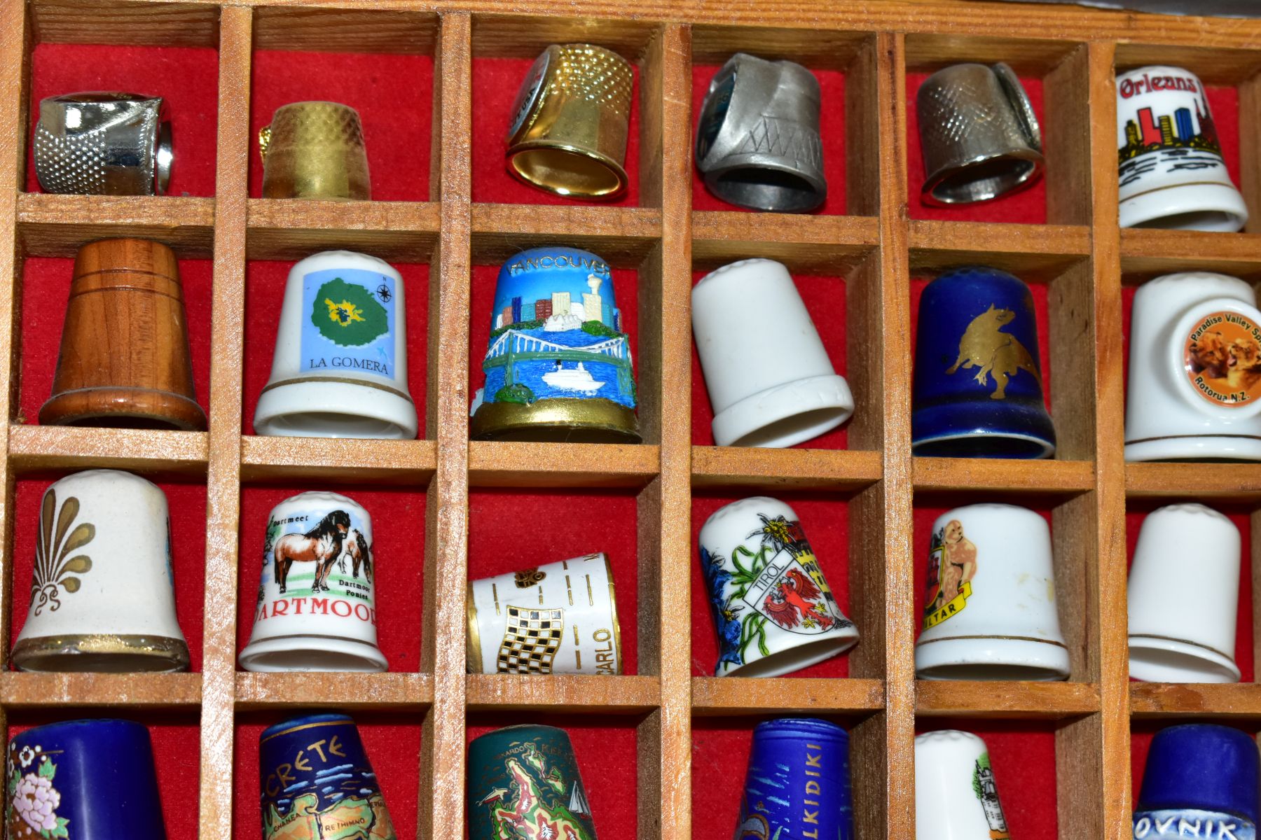 OVER TWO HUNDRED COLLECTORS THIMBLES, mostly holiday souvenirs, to include ceramic, pewter, brass - Image 7 of 11