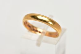 A 22CT GOLD WEDDING BAND RING, plain polished band, hallmarked 22ct gold Birmingham, ring size L,