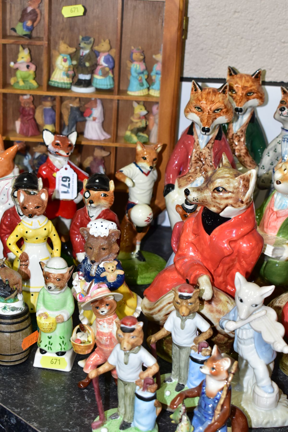 A COLLECTION OF SIXTY ONE NOVELTY FOX ORNAMENTS AND SCULPTURES to include Enesco Beatrix Potter - Image 8 of 11