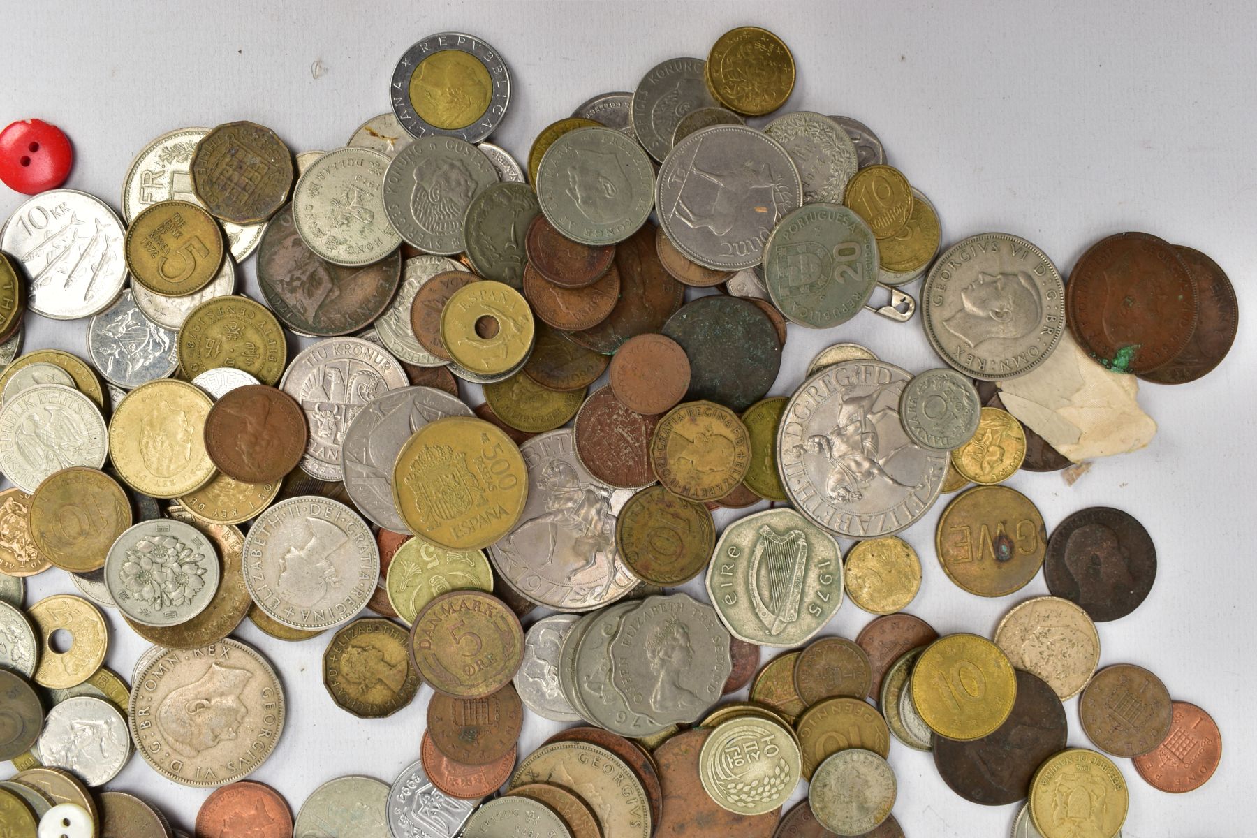 A SMALL BOX OF WORLD COINS, some euro coin and small amount of silver and banknotes - Image 4 of 7