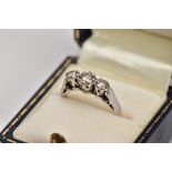 AN 18CT WHITE GOLD THREE STONE DIAMOND RING, designed with three graduated round brilliant cut