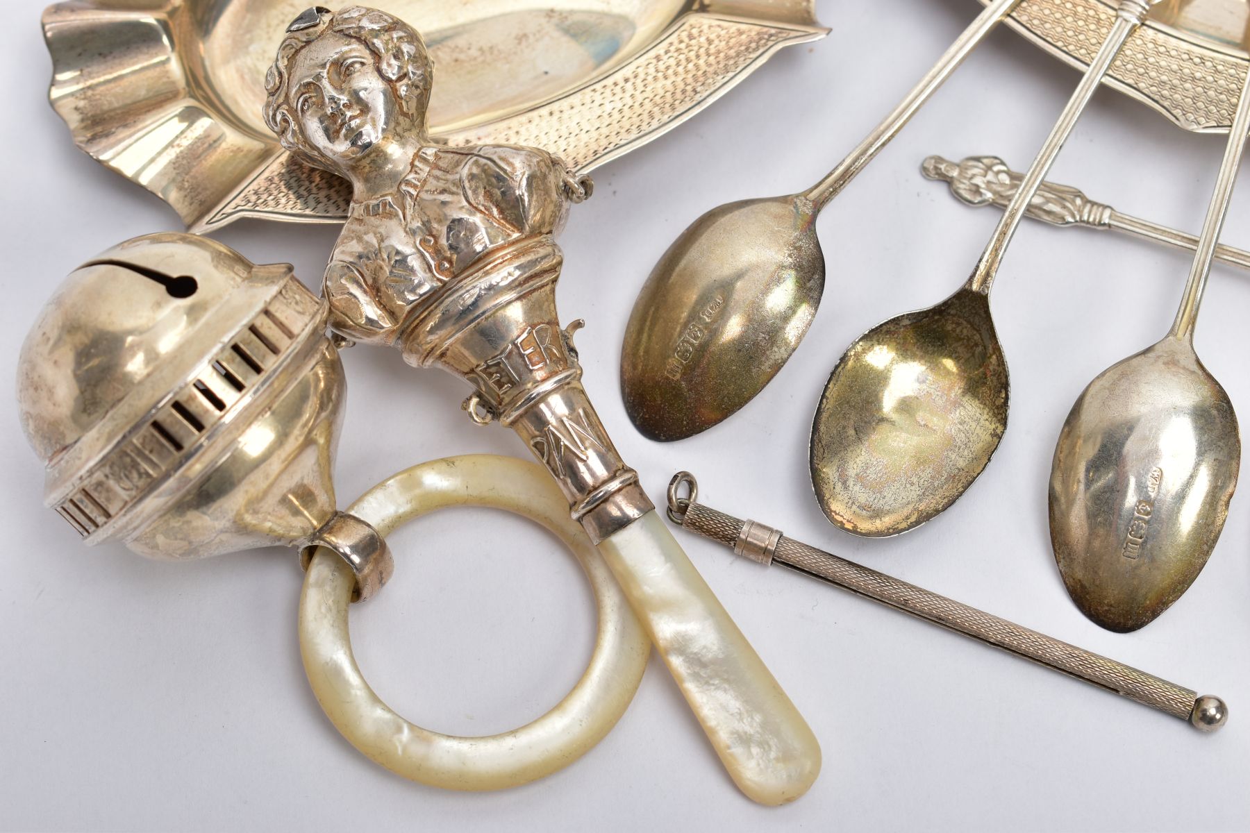 A SELECTION OF SILVER ITEMS, to include two silver oval shaped, engine turned design ashtrays, - Image 5 of 7