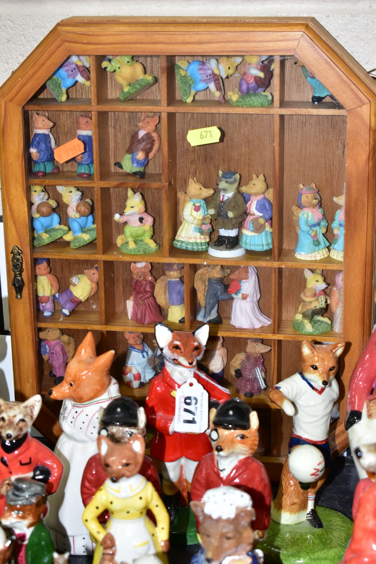 A COLLECTION OF SIXTY ONE NOVELTY FOX ORNAMENTS AND SCULPTURES to include Enesco Beatrix Potter - Image 5 of 11