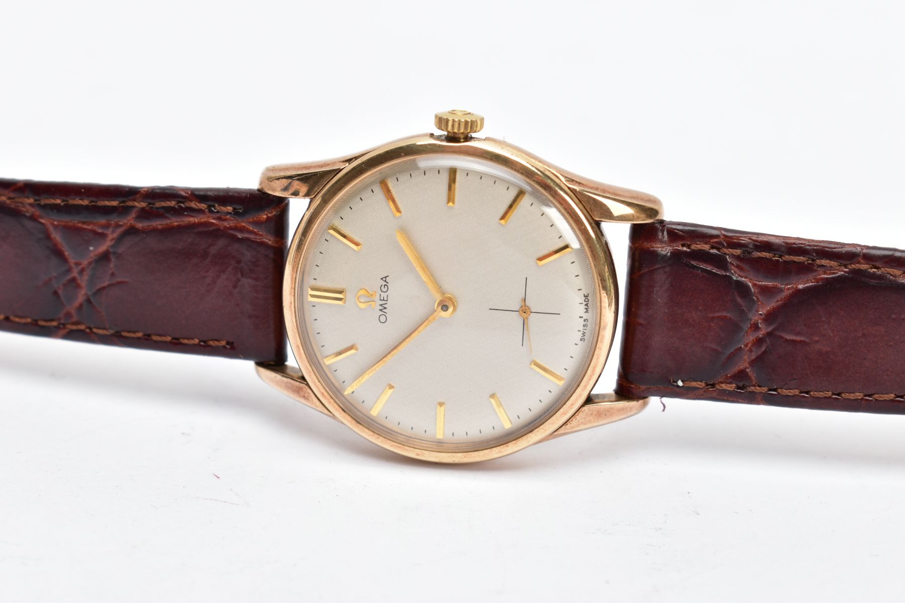A GENTS 9CT GOLD OMEGA WRISTWATCH, hand wound movement, round champagne dial signed 'Omega', baton - Image 4 of 8