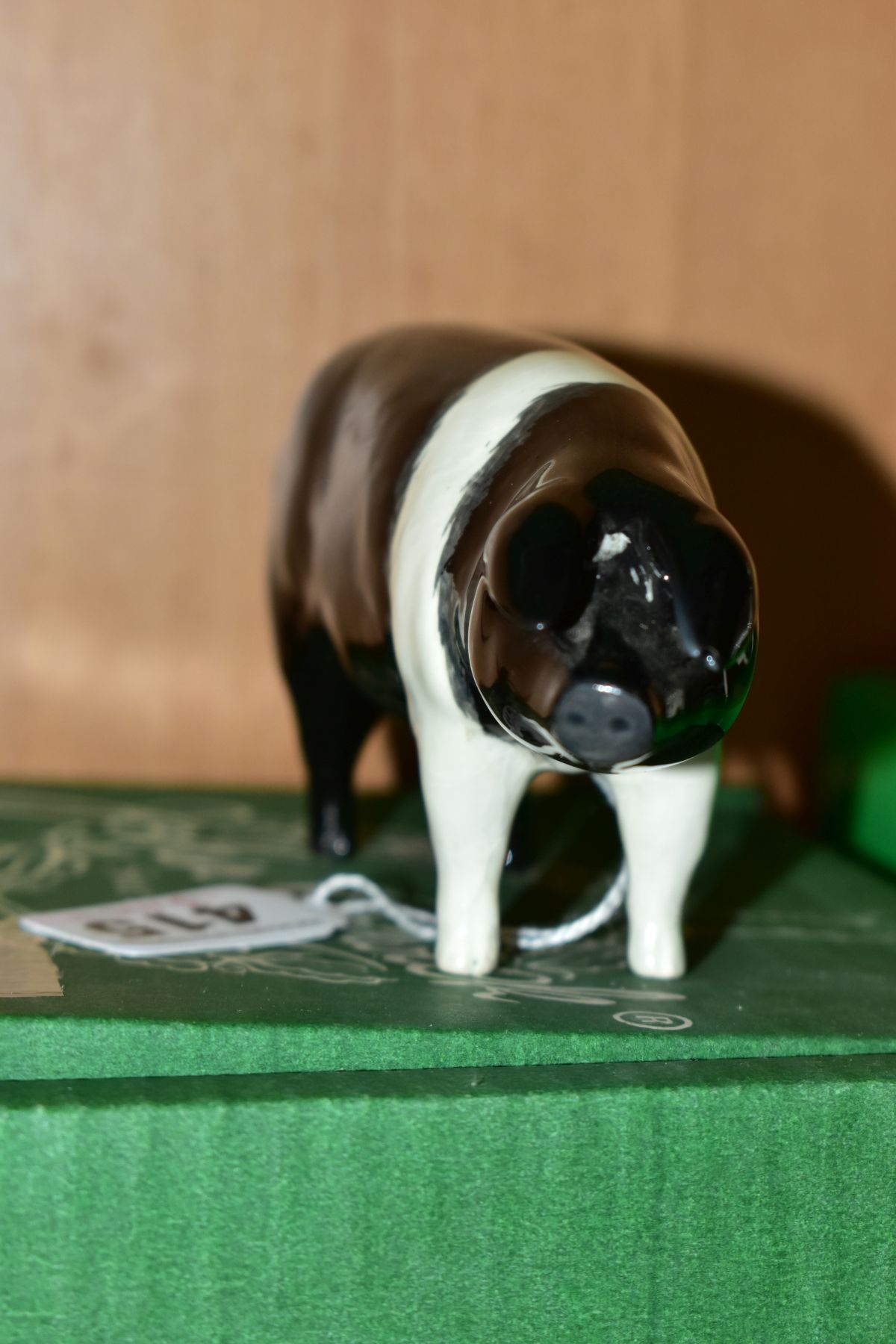 A BESWICK WESSEX SADDLEBACK BOAR, Ch 'fairacre Viscount 3rd' Nom 1512, designed by Colin - Image 3 of 4