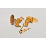 A PAIR OF YELLOW METAL NOVLETY ARABIC CUFFLINKS, each in the form of a sheath and removeable