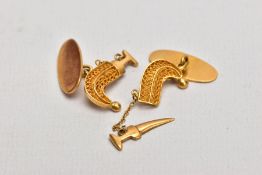 A PAIR OF YELLOW METAL NOVLETY ARABIC CUFFLINKS, each in the form of a sheath and removeable