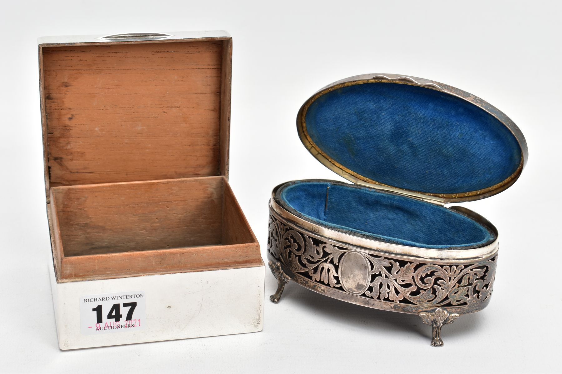 A GEORGE V SILVER LINED, SQUARE CIGARETTE BOX AND A PIERCED OVAL VANITY BOX, engine turned design - Image 2 of 7