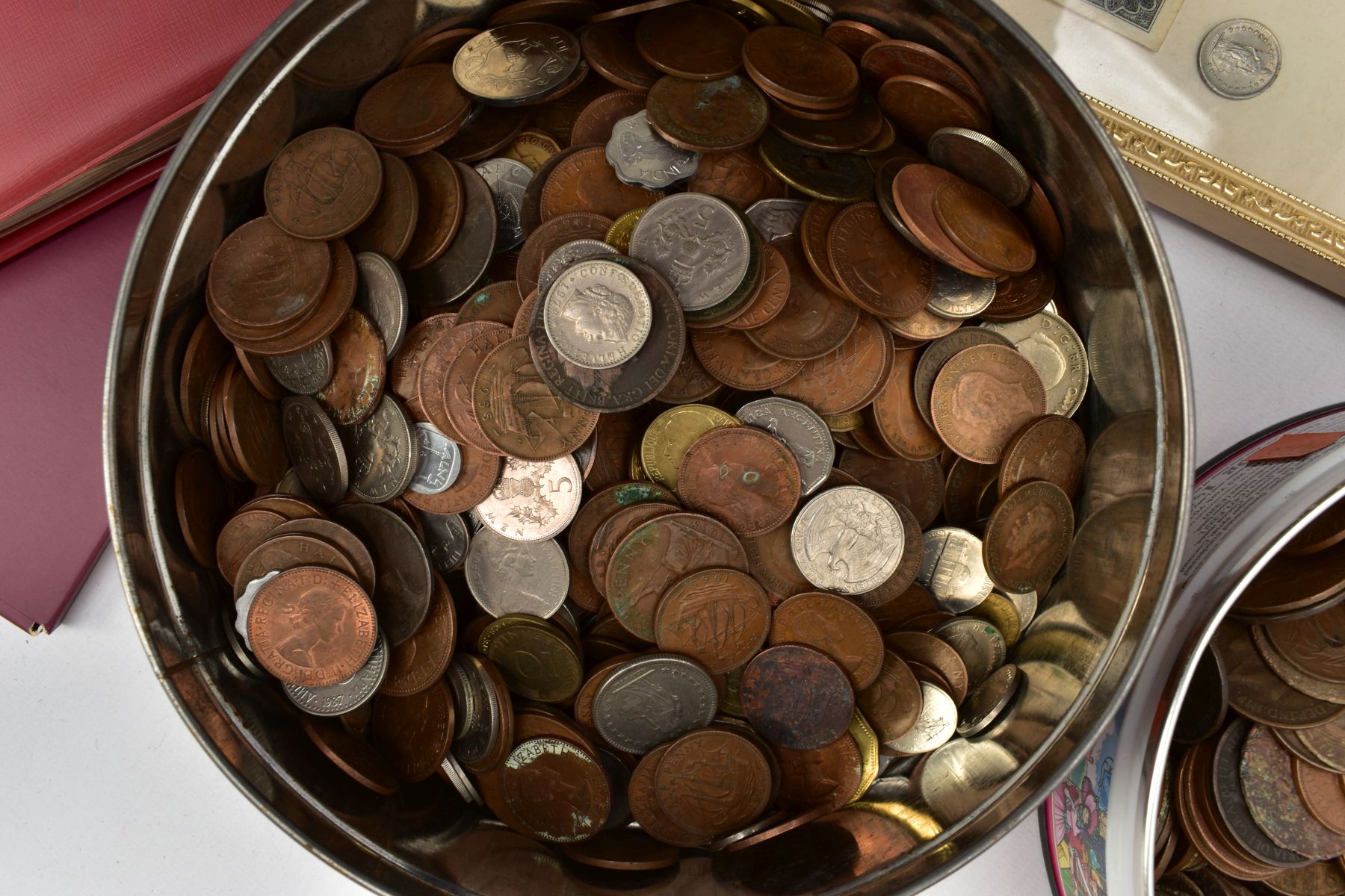 A LARGE PLASTIC TRAY OF MIXED COINS to include a framed display of coin and banknotes, some Shell - Image 6 of 10