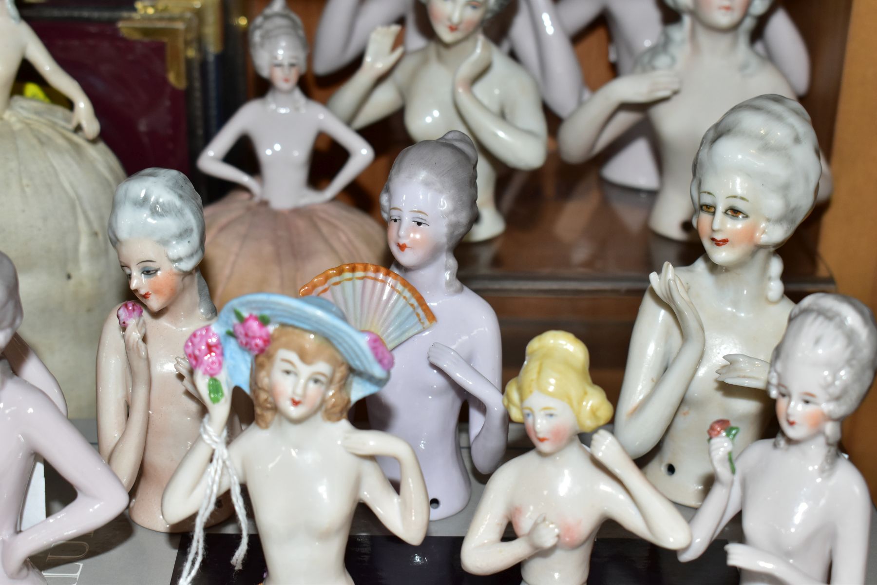 A COLLECTION OF FOURTEEN LATE 19TH/EARLY 20TH CENTURY PORCELAIN NUDE HALF-DOLLS, in a variety of - Image 5 of 8