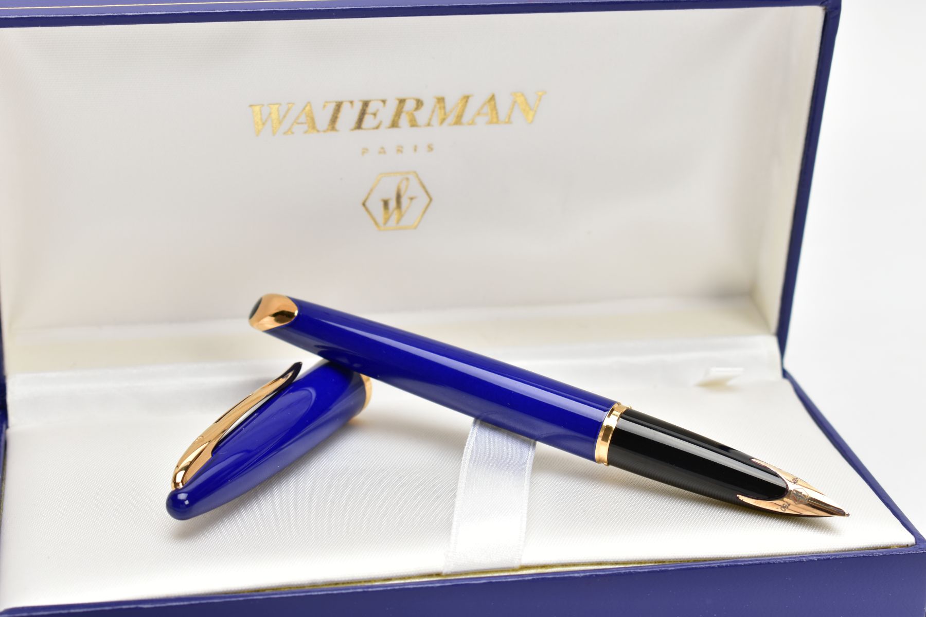 A BOXED WATERMAN CARENE FOUNTAIN PEN, gloss blue body and gold trim detail, 18k gold nib, together - Image 3 of 3