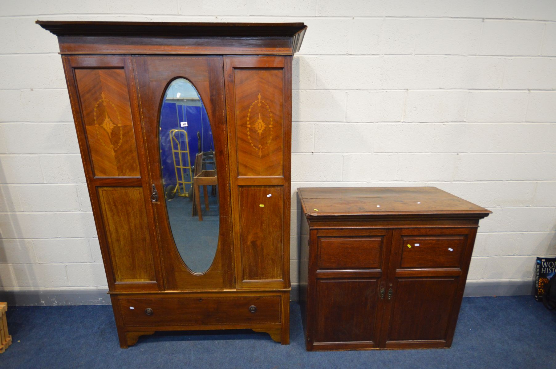 AN EDWARDIAN MAHOGANY AND INLAID SINGLE DOOR WARDROBE, above a single drawer, width 128cm x depth