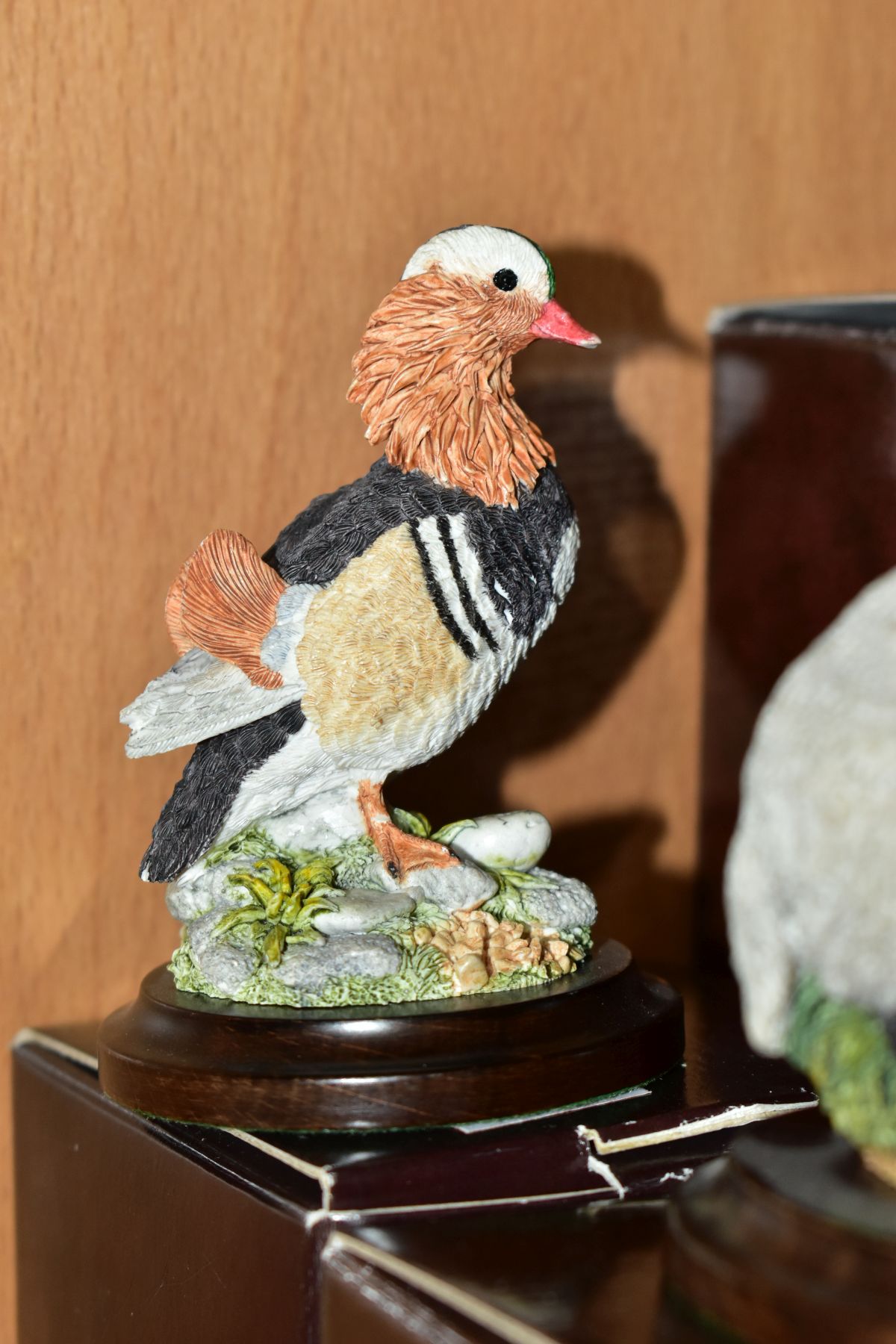 SEVEN BOXED COUNTRY ARTISTS ANIMAL AND BIRD SCULPTURES, comprising 'Long Tailed Tit with Gorse', s. - Bild 7 aus 9