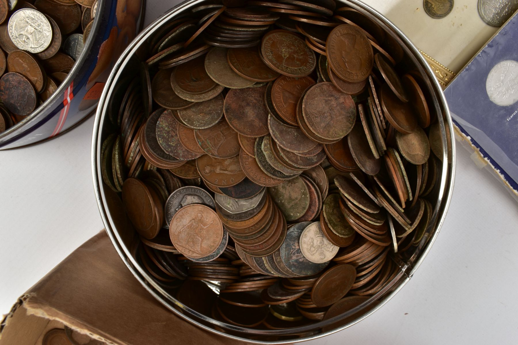 A LARGE PLASTIC TRAY OF MIXED COINS to include a framed display of coin and banknotes, some Shell - Image 5 of 10