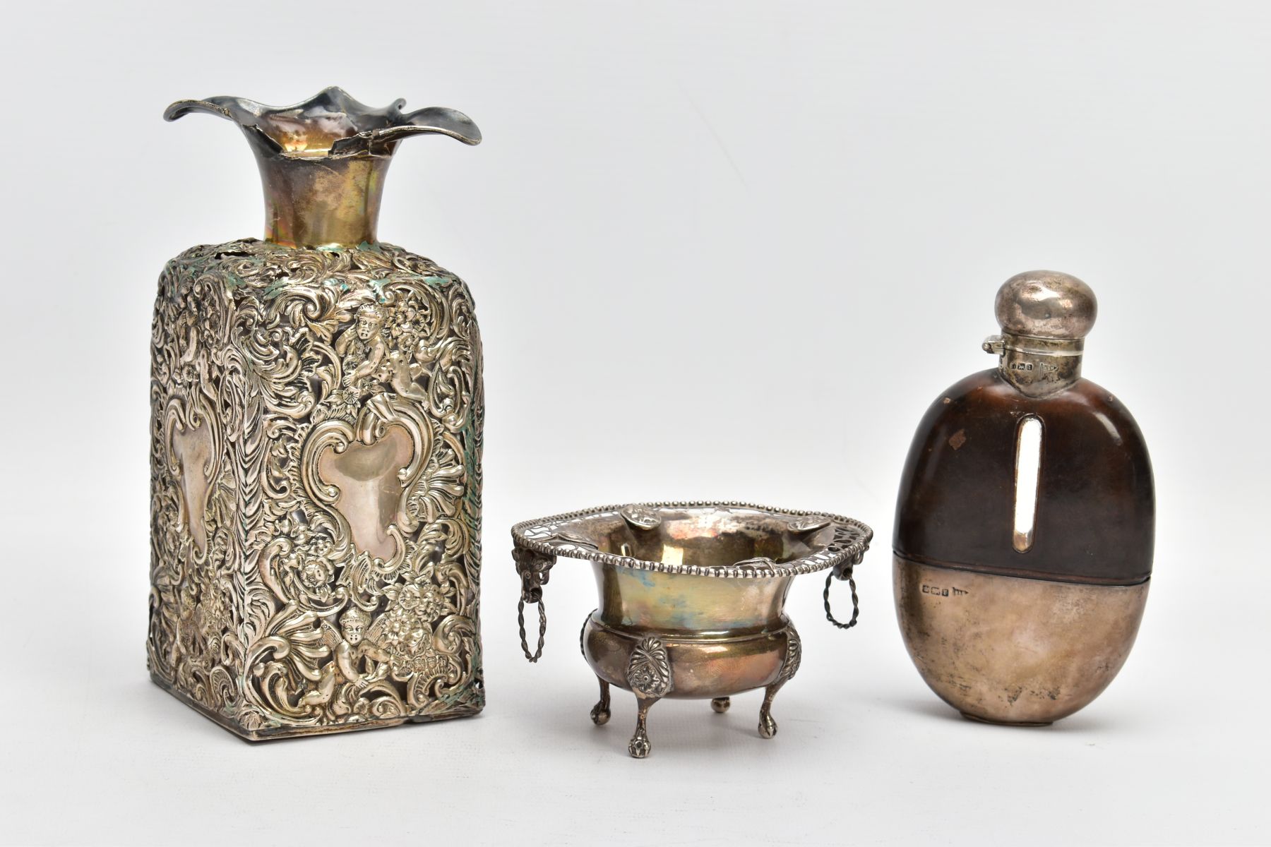 A SELECTION OF SILVER AND WHITE METAL ITEMS, to include an AF glass and silver lined decanter,